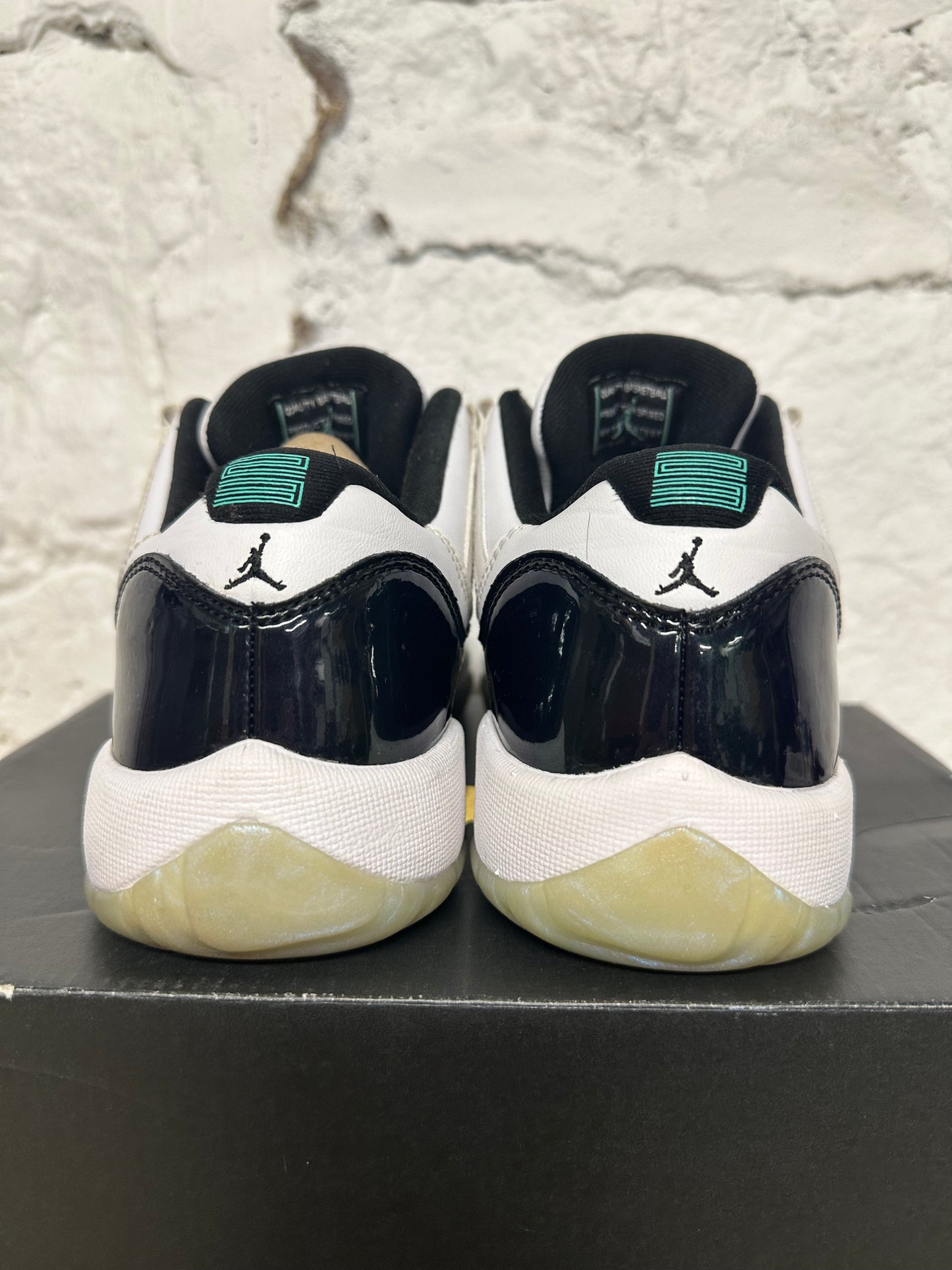 Air Jordan 11 Low Emerald Sz 7Y