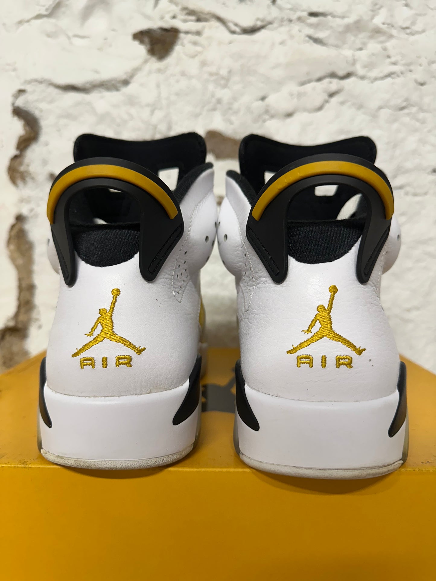 Air Jordan 6 Yellow Ochre Sz 8.5