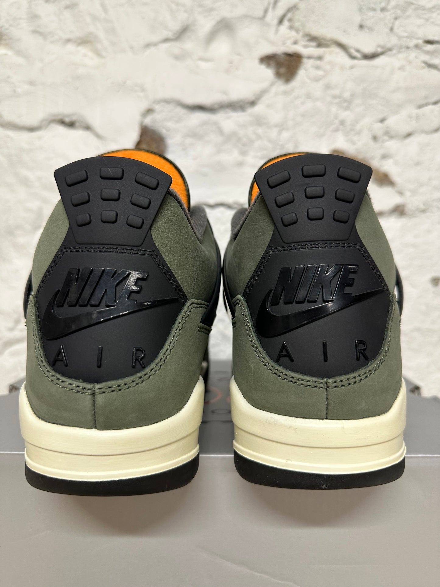 Air Jordan 4 Undefeated Sz 9