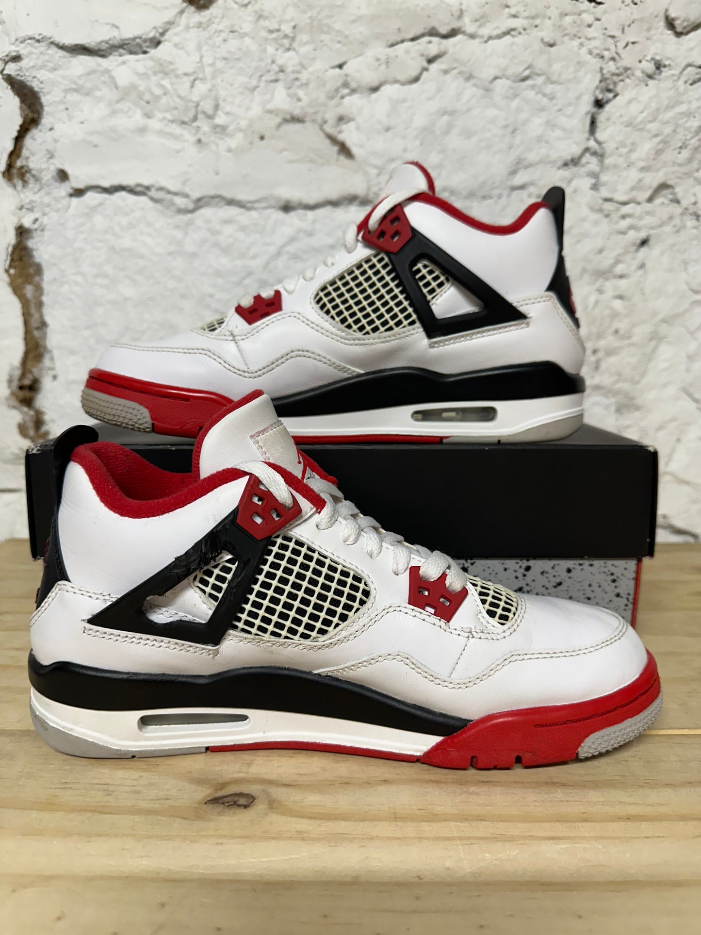 Air Jordan 4 Fire Red Sz 7Y