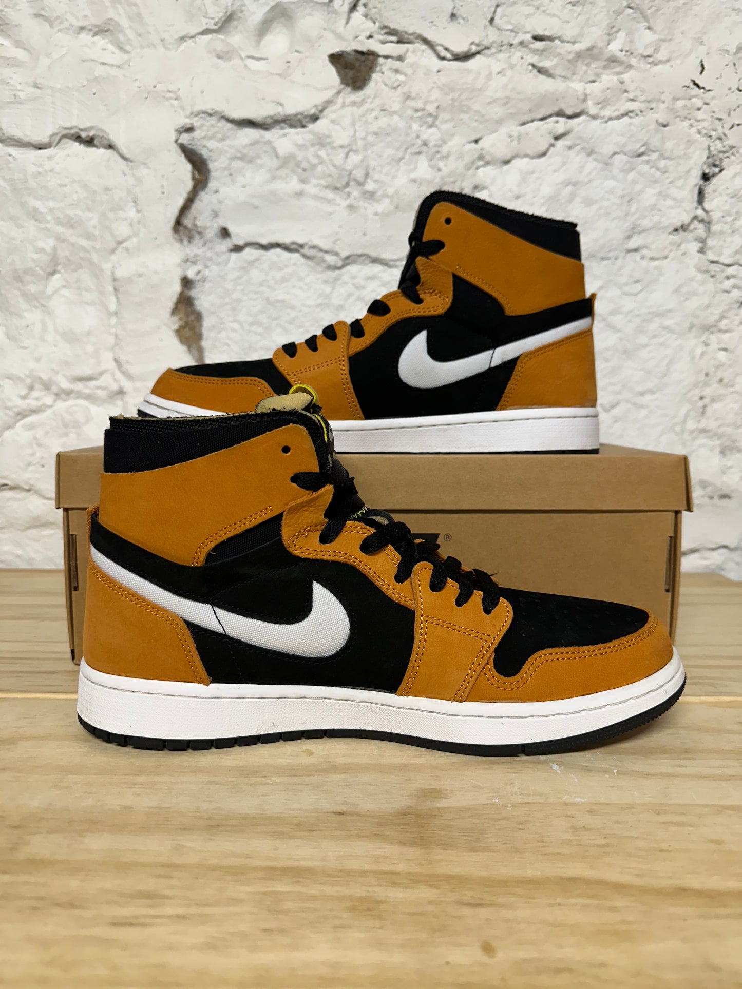 Air Jordan 1 High Zoom CMFT Black Monarch Sz 9.5