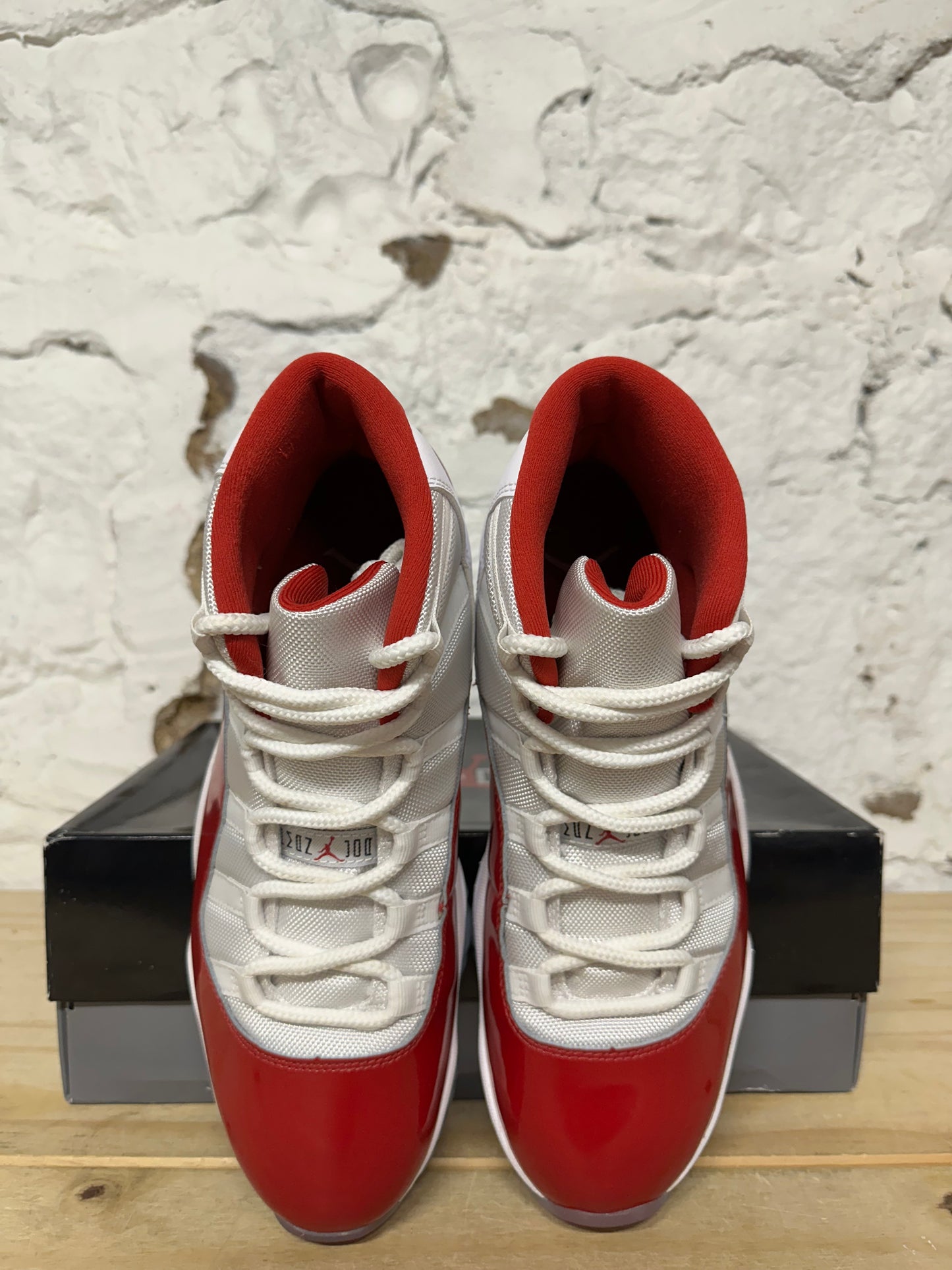 Air Jordan 11 High Cherry Sz 10.5
