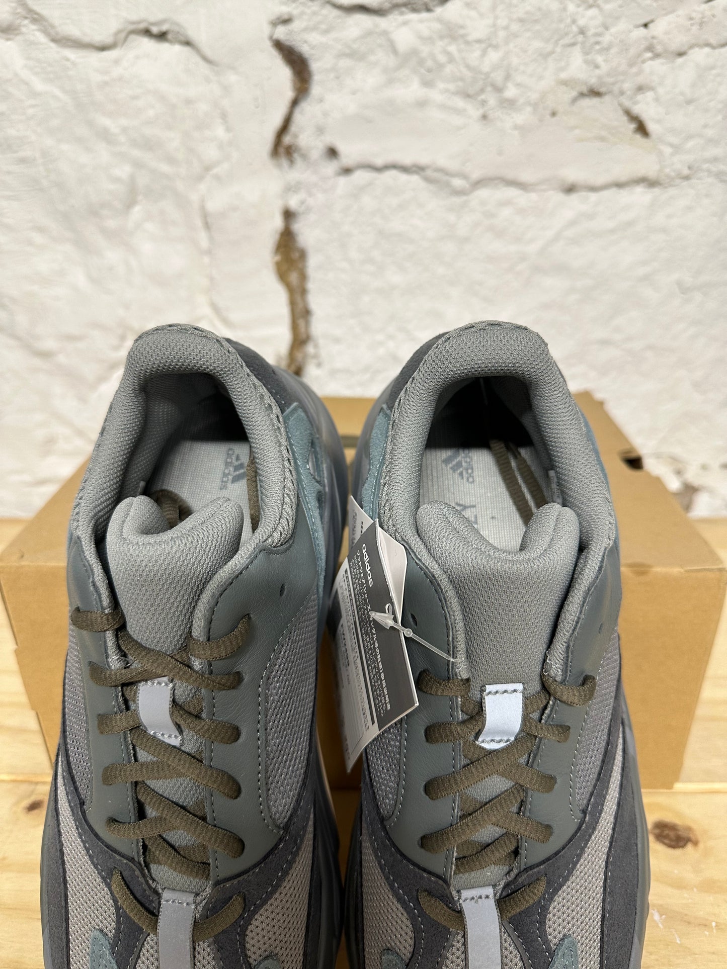 Yeezy 700 Teal Blue Sz 10 DS