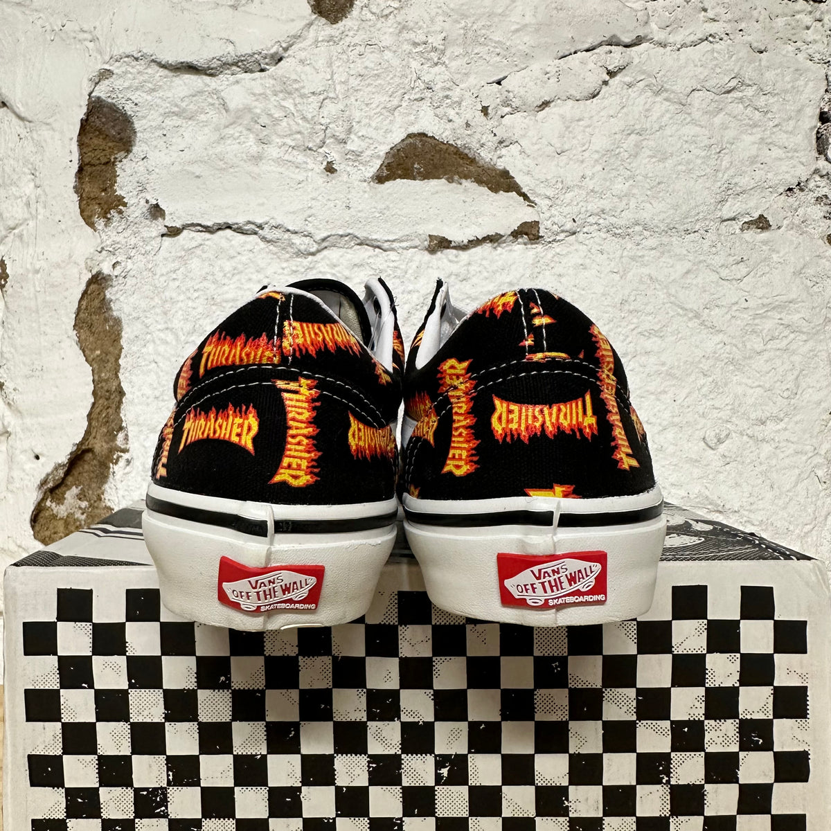 Vans Old Skool Thrasher Flame Logo Sz 8.5 DS