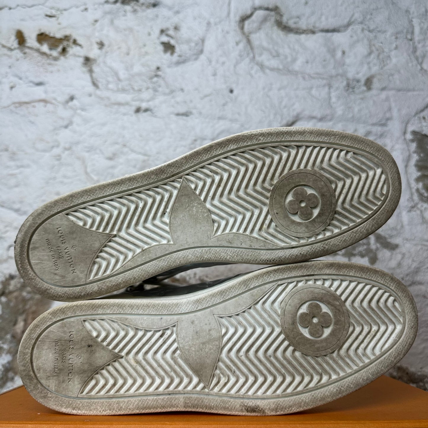 Louis Vuitton High Silver Monogram Rivoli Sneaker Sz 7 (40)