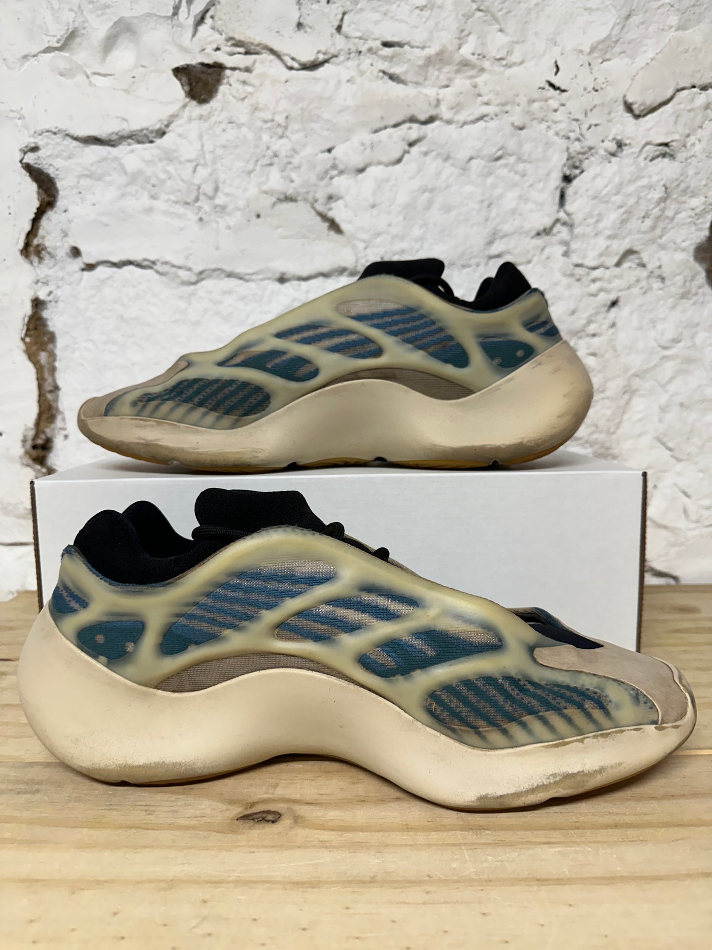 Yeezy 700 V3 Kyanite Sz 12