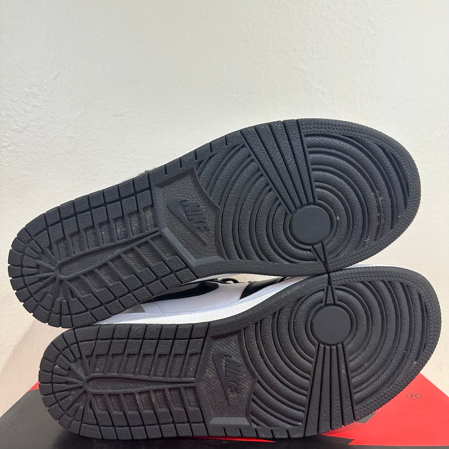 Air Jordan 1 High Silver Toe Sz 10 (11.5W)