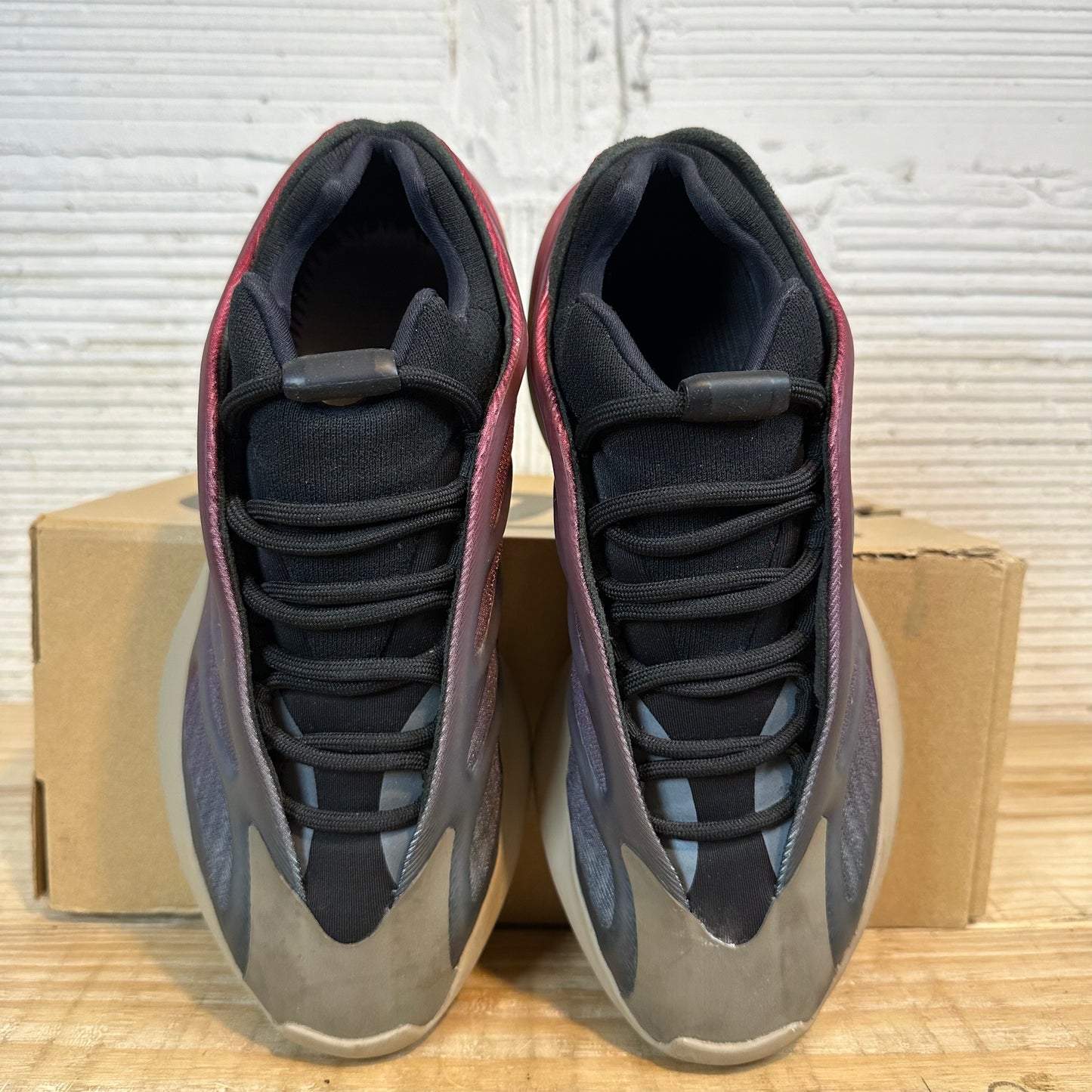 Yeezy 700 V3 Fade Carbon Sz 6