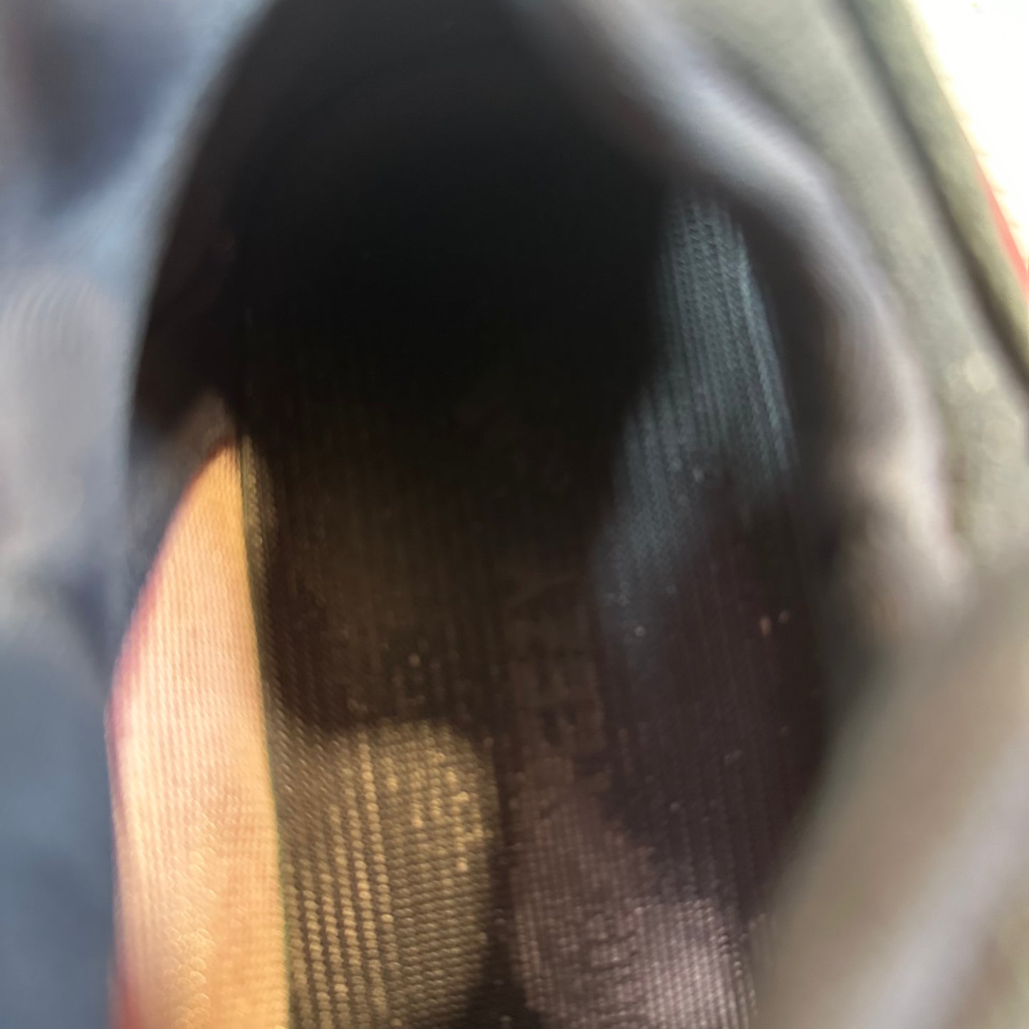 Yeezy 700 V3 Fade Carbon Sz 6