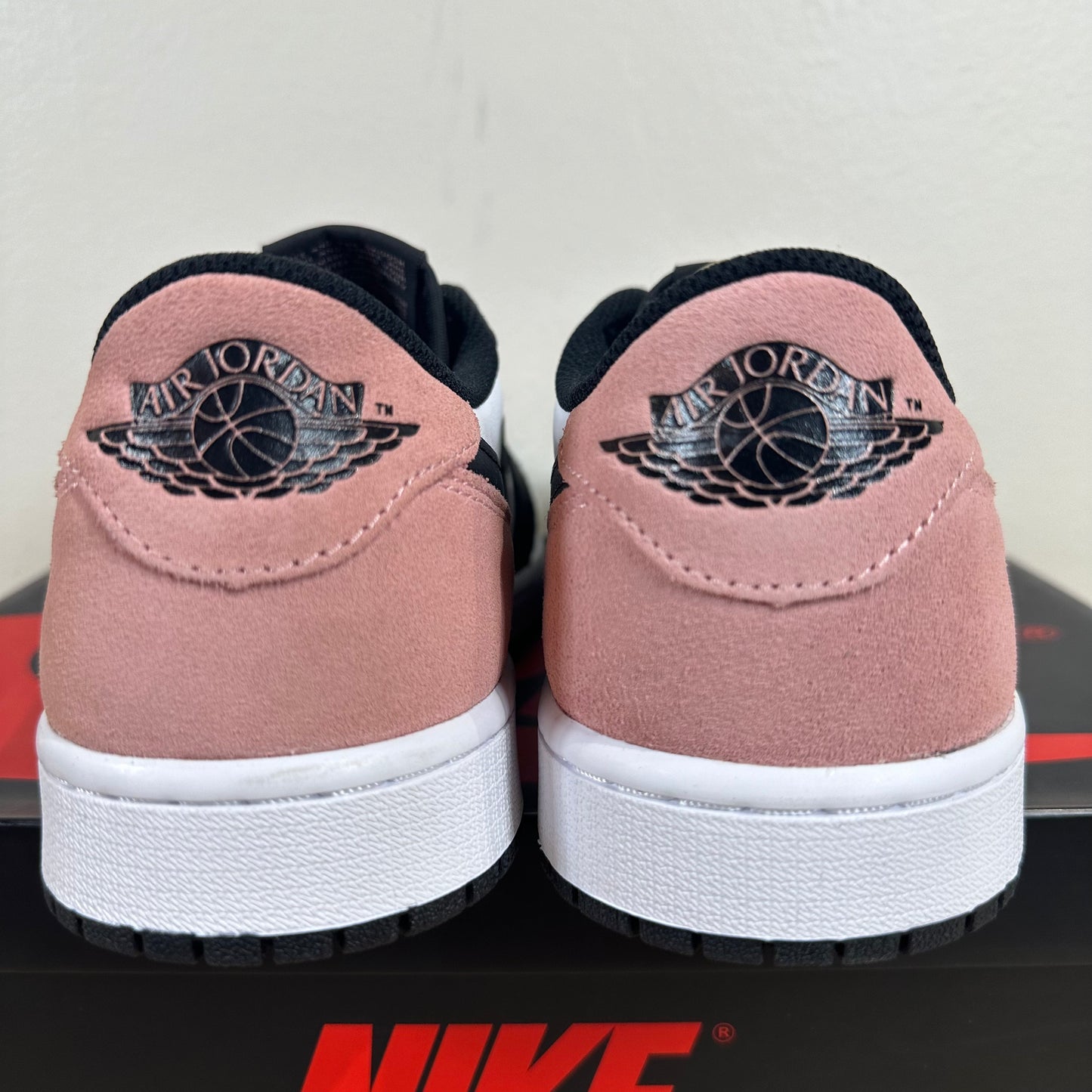 Air Jordan 1 Low Bleached Coral Sz 9.5 DS