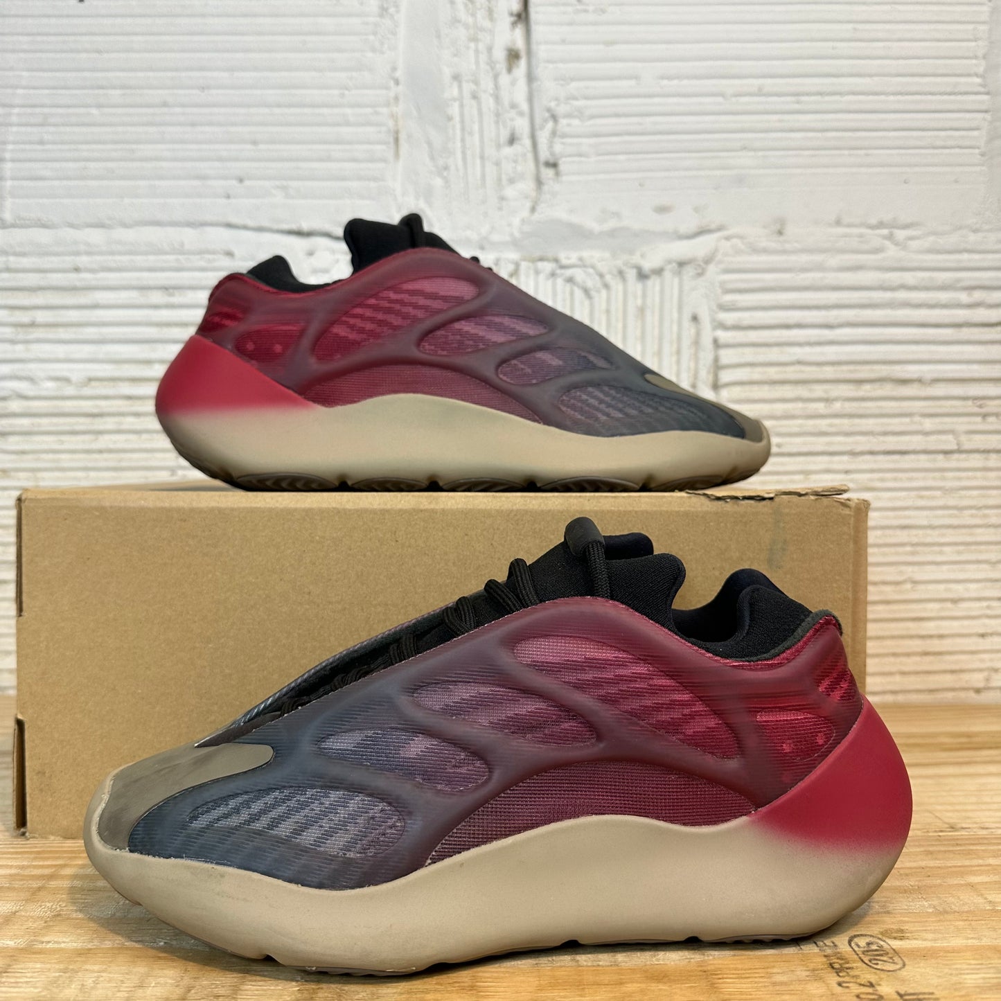 Yeezy 700 V3 Fade Carbon Sz 6