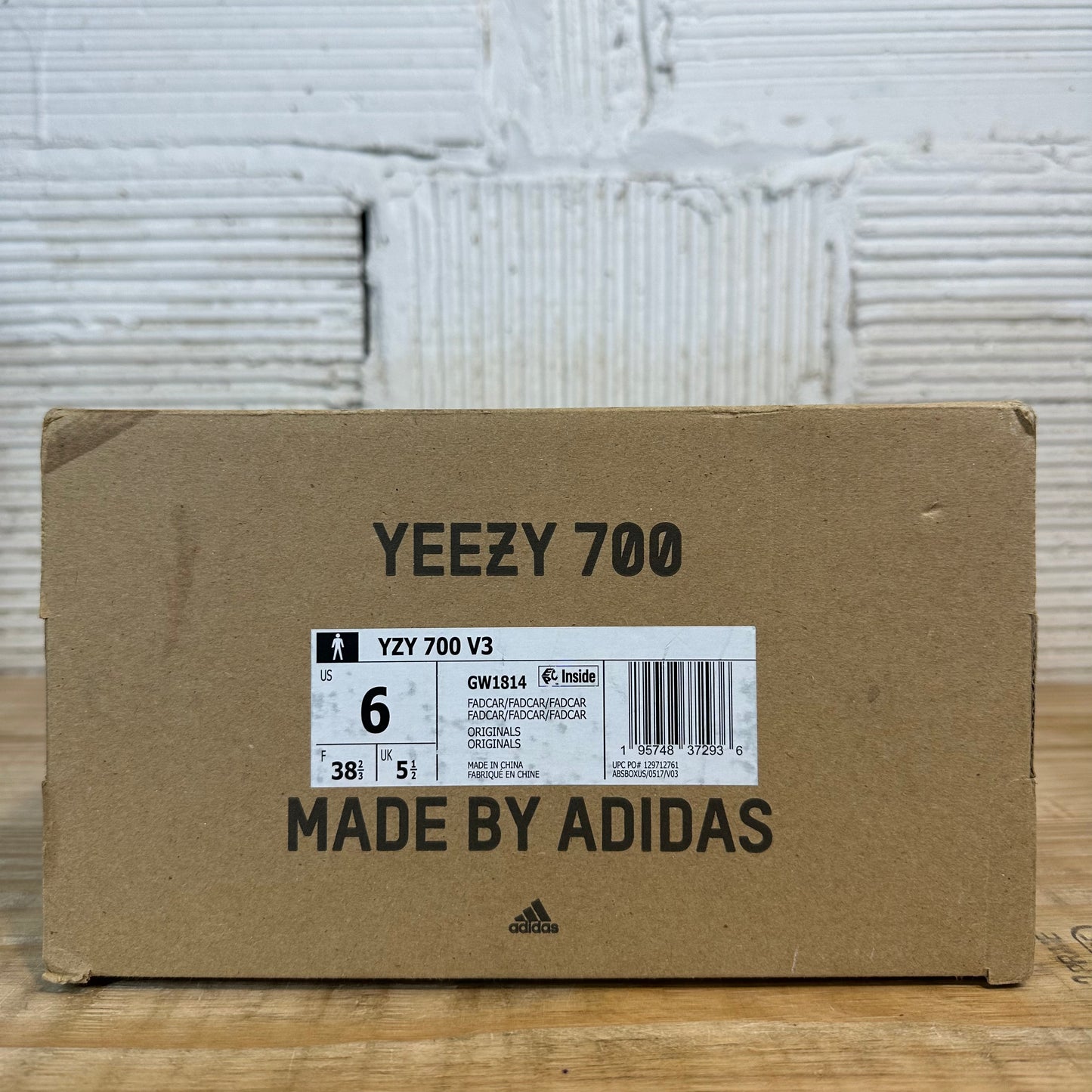 Yeezy 700 V3 Fade Carbon Sz 6