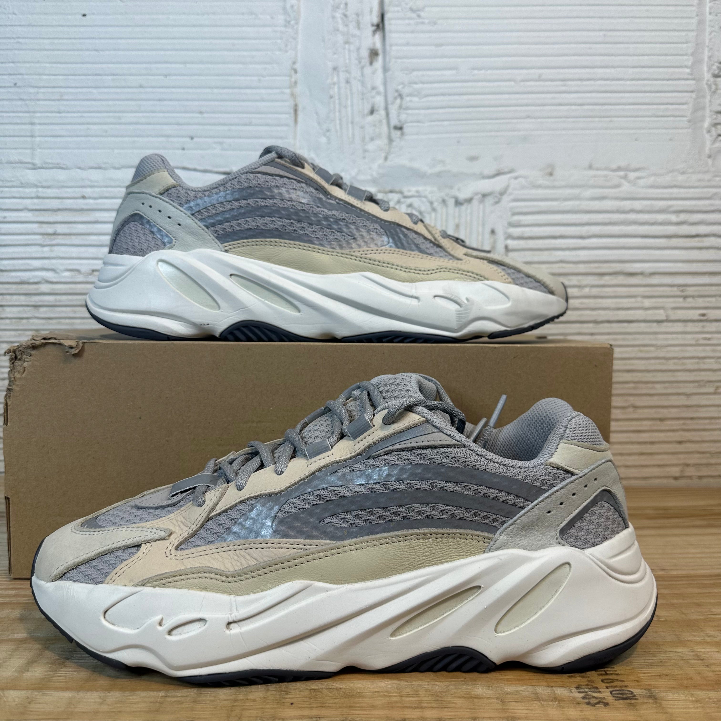Adidas Yeezy Boost 700 V2 Cream Sz 11.5