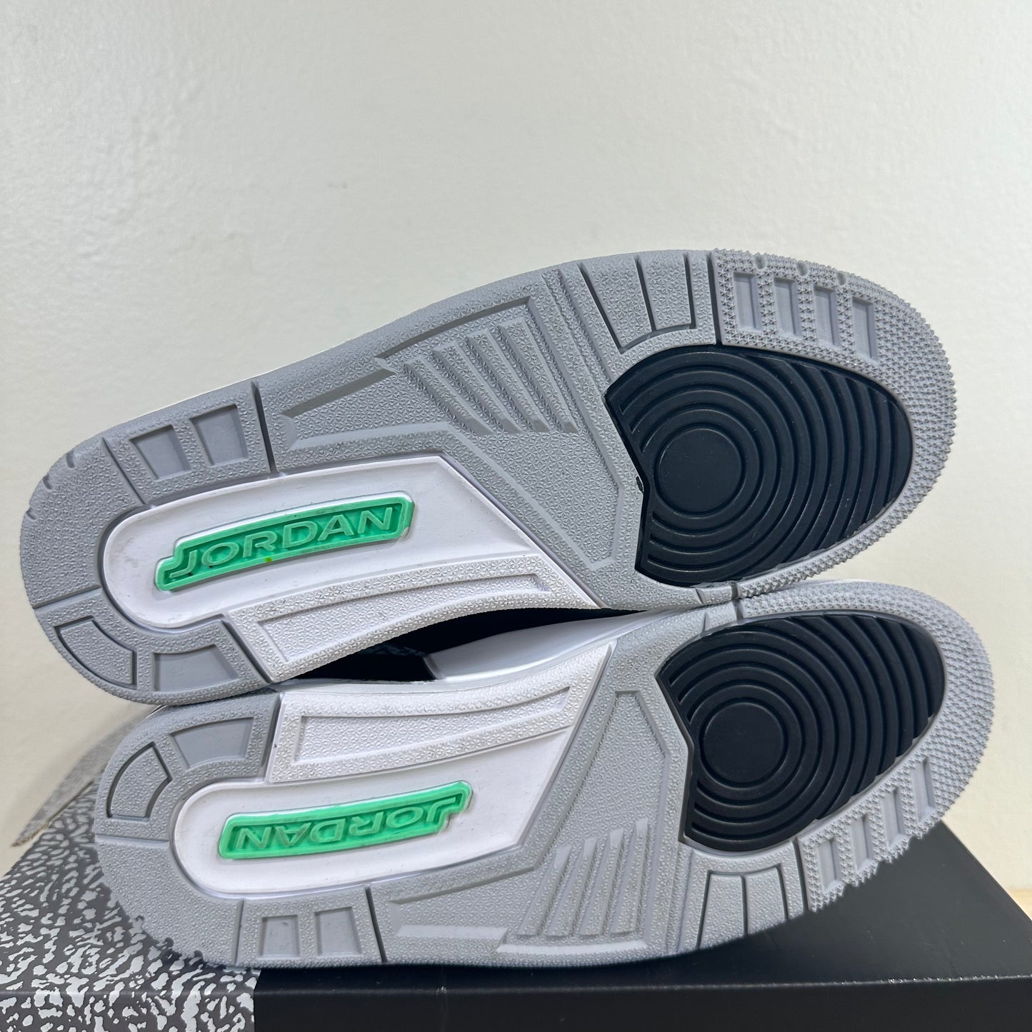 Air Jordan 3 Green Glow Sz 7