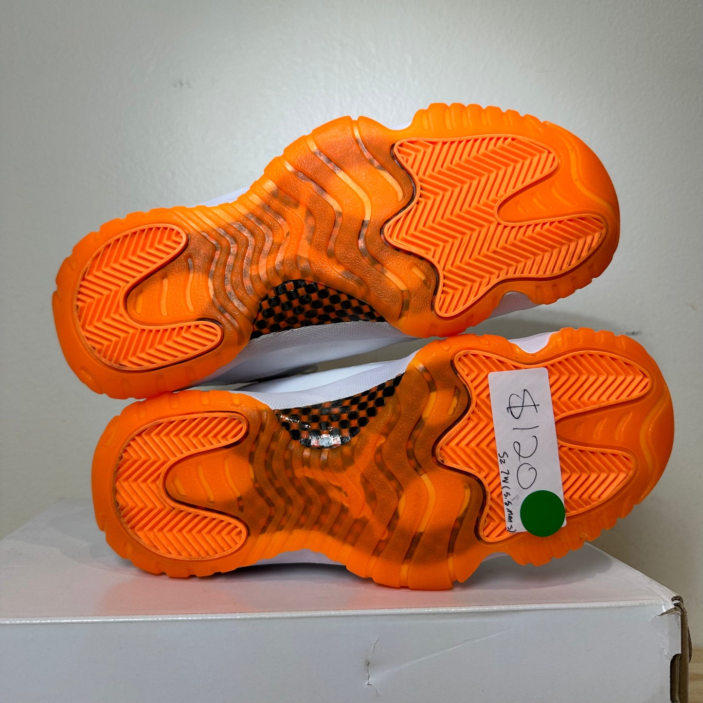 Air Jordan 11 Low Citrus Sz 5.5 (7W)