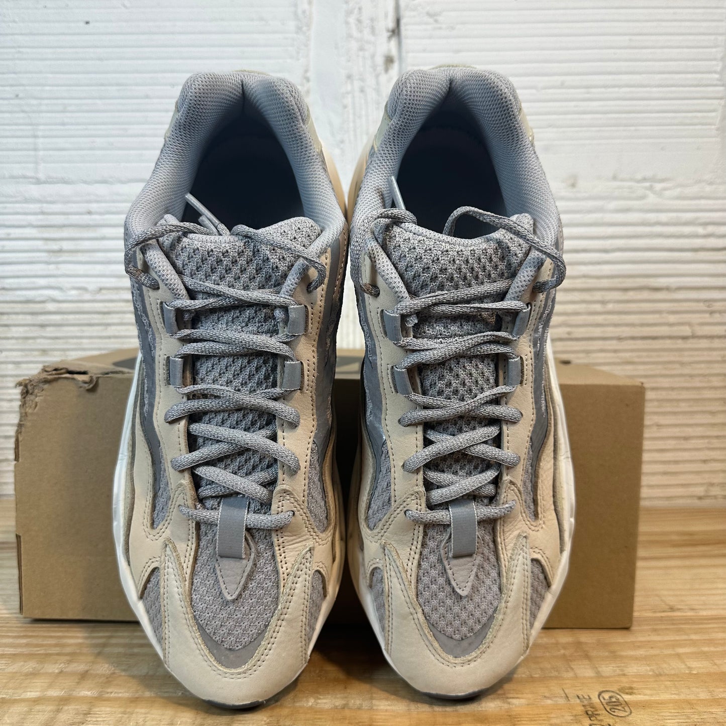 Adidas Yeezy Boost 700 V2 Cream Sz 11.5