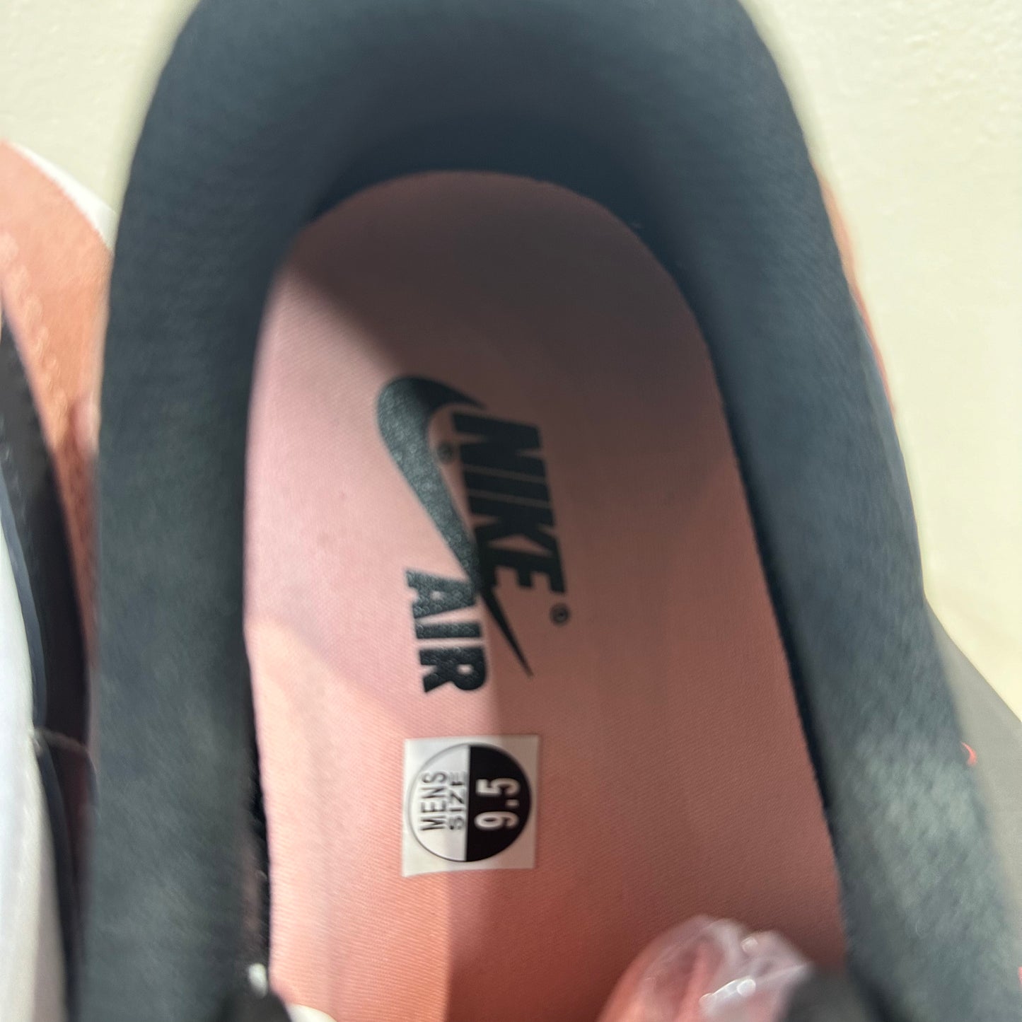 Air Jordan 1 Low Bleached Coral Sz 9.5 DS