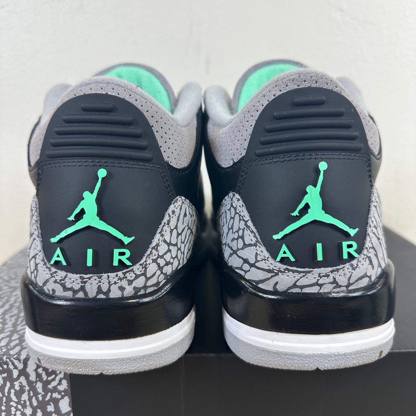 Air Jordan 3 Green Glow Sz 7