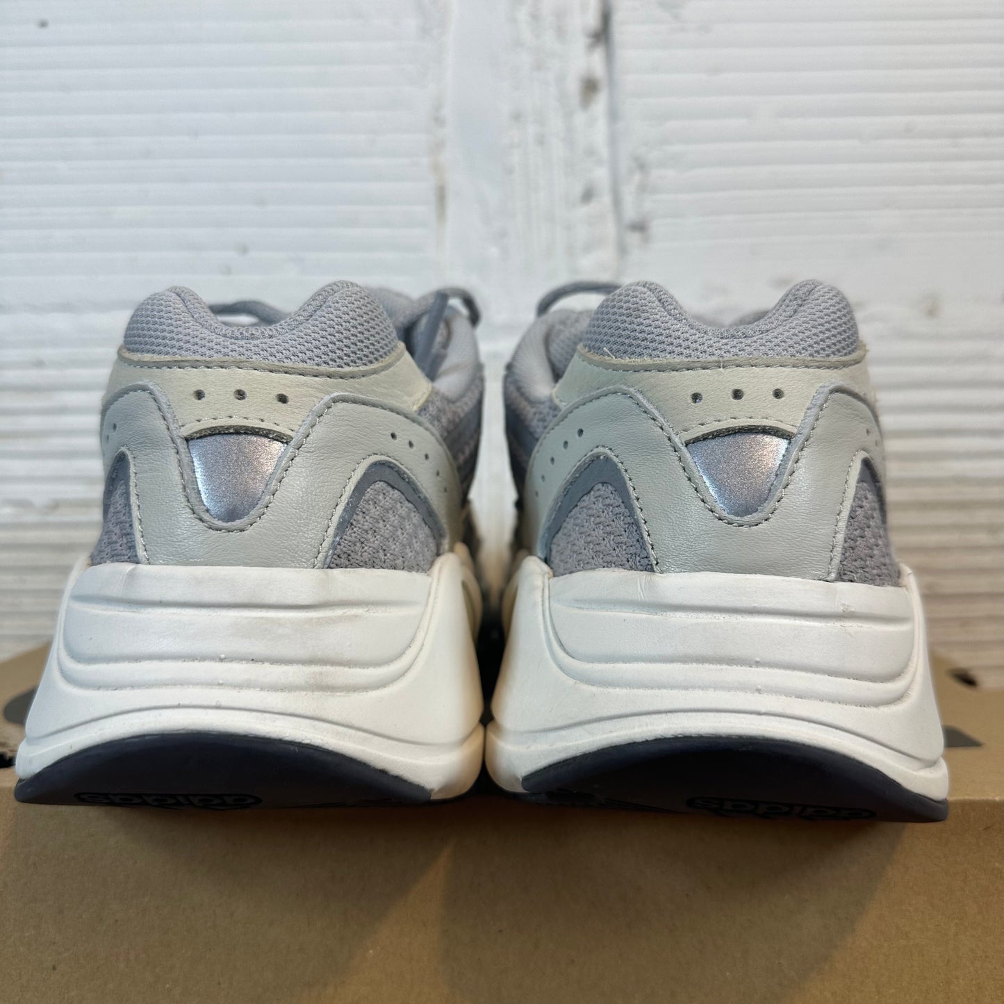 Adidas Yeezy Boost 700 V2 Cream Sz 11.5