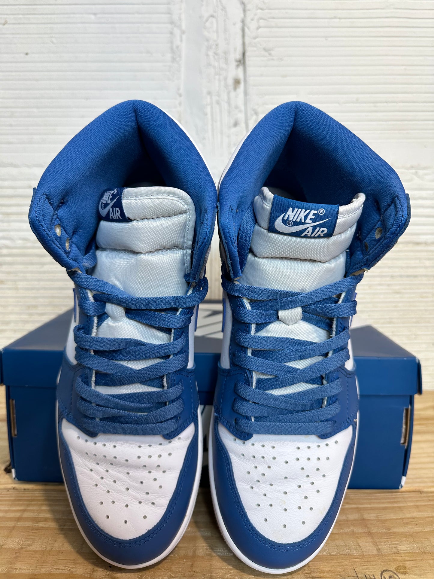 Air Jordan 1 High True Blue Sz 9.5