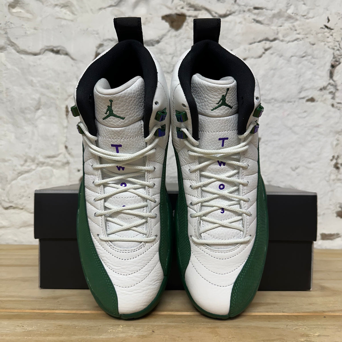 Air Jordan 12 Bucks Sz 8 DS