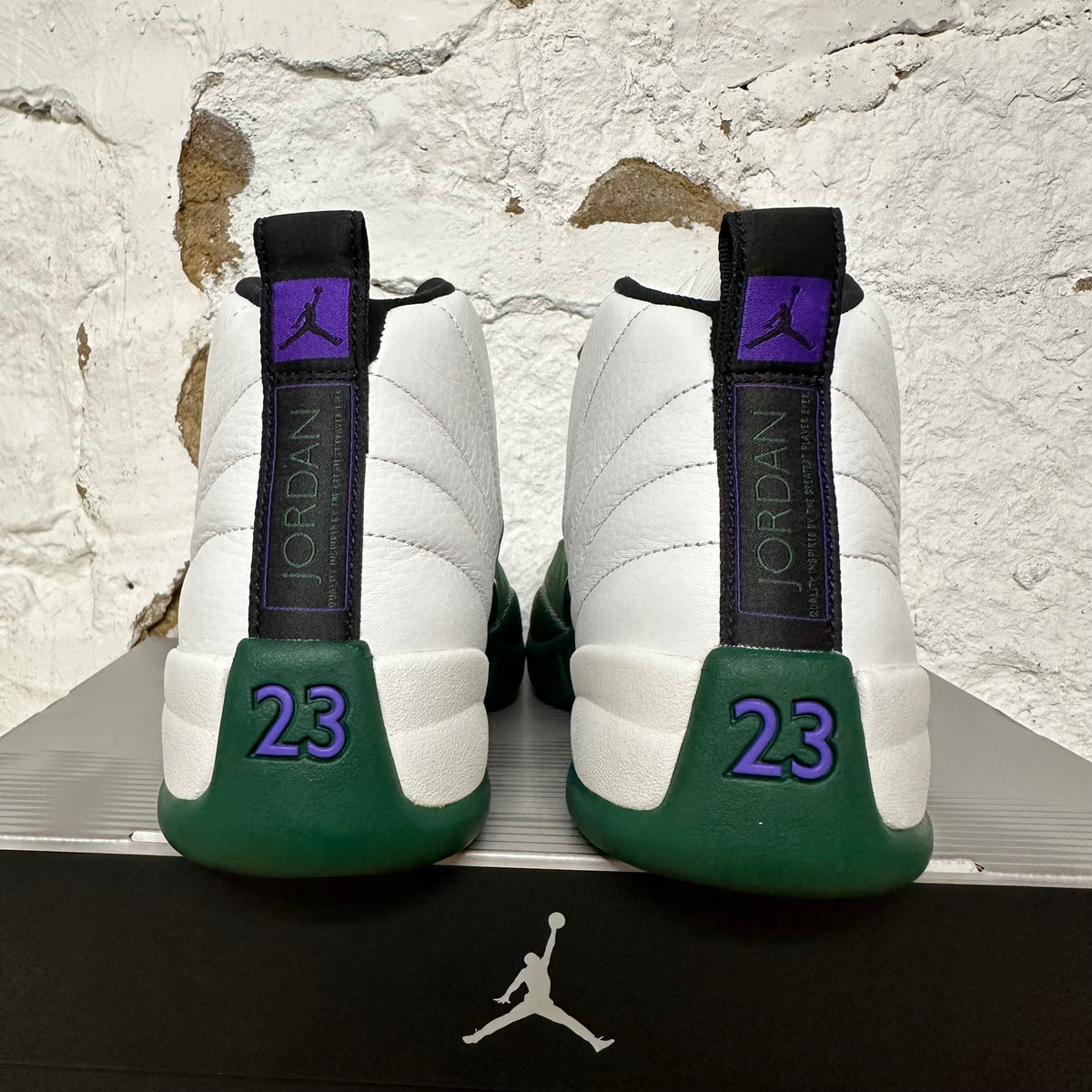 Air Jordan 12 Bucks Sz 8 DS