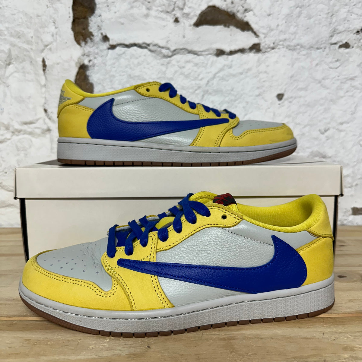 Air Jordan 1 Low Travis Scott Canary Sz 8 (9.5W)