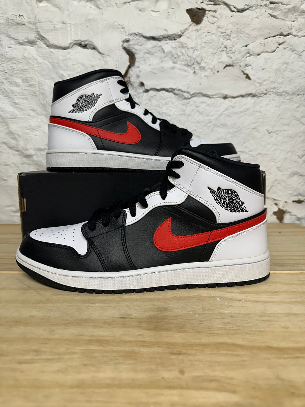 Air Jordan 1 Mid Black Chile Red White Sz 11.5 DS
