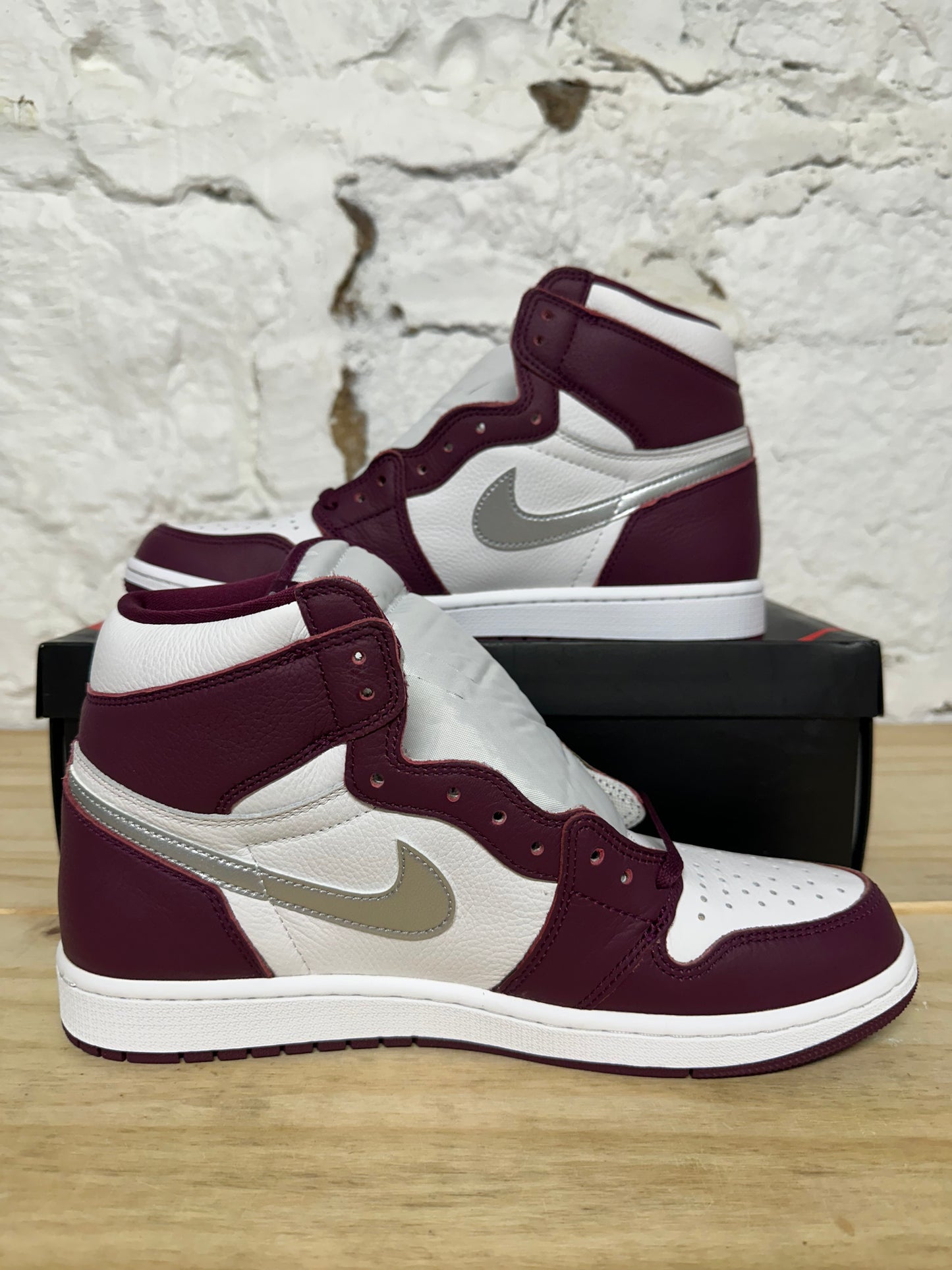 Air Jordan 1 Bordeaux Sz 10 DS