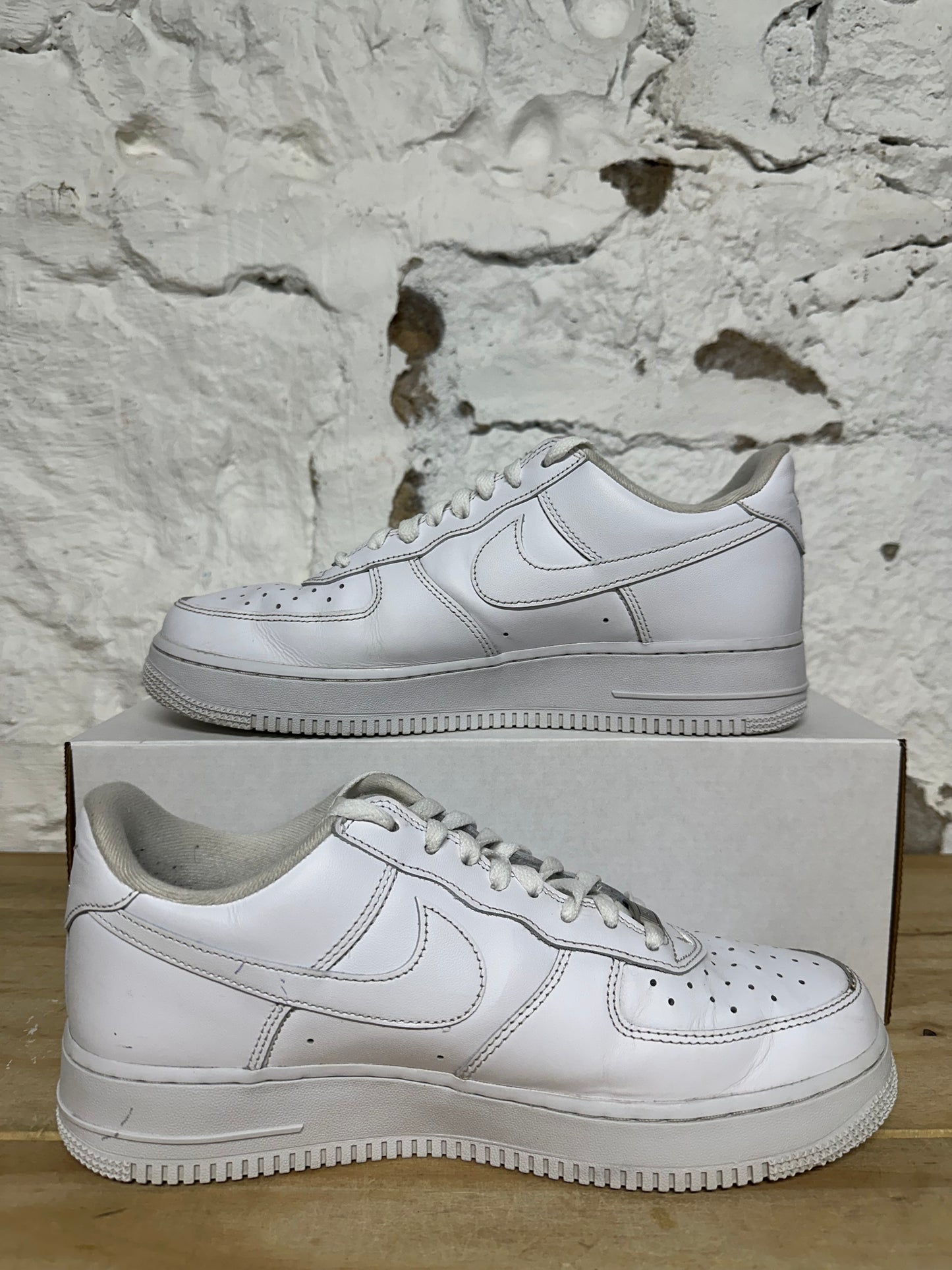Nike Air Force 1 Low Supreme White Sz 9.5