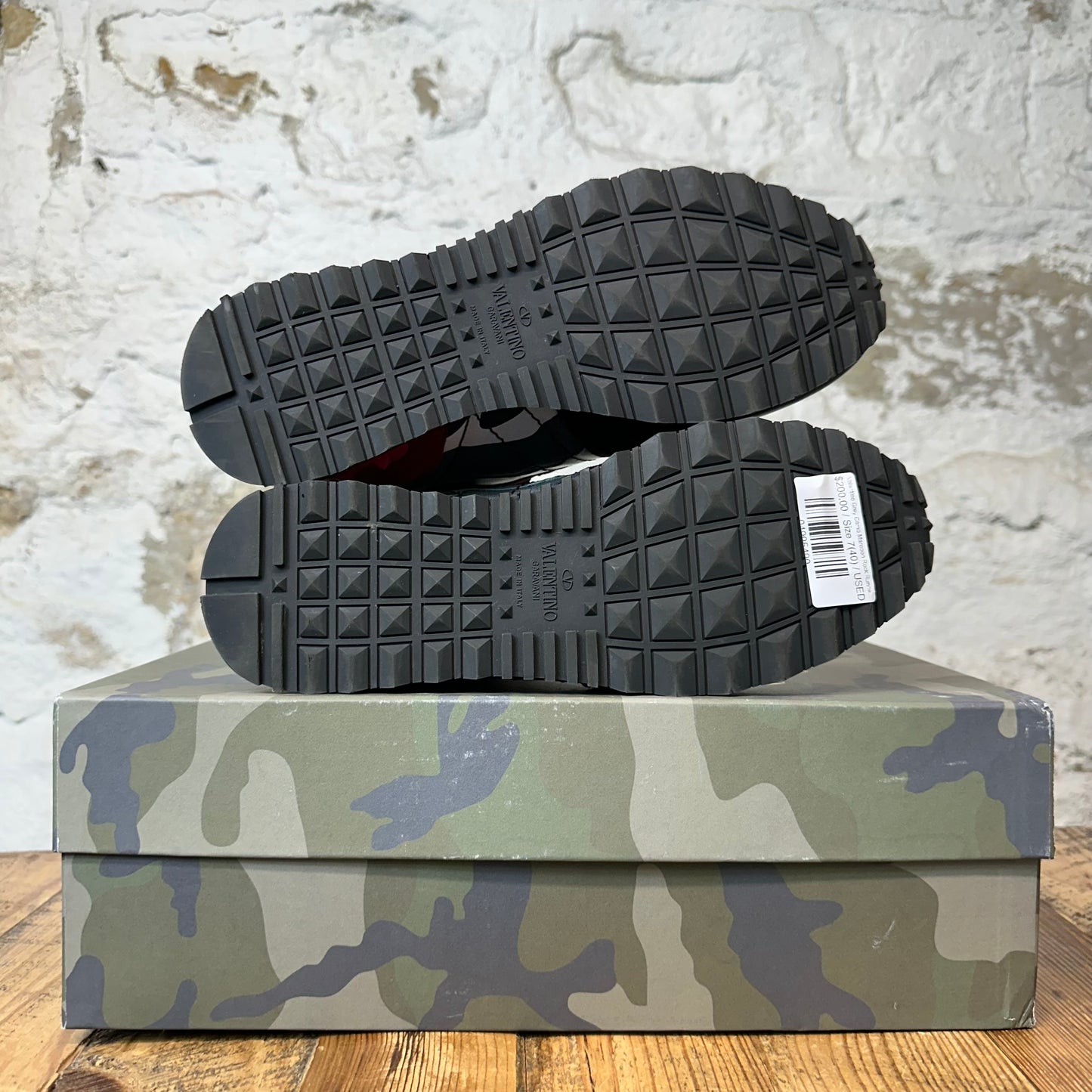 Valentino Grey Camo Marooon Rock Runner Sneaker Sz 7 (40)