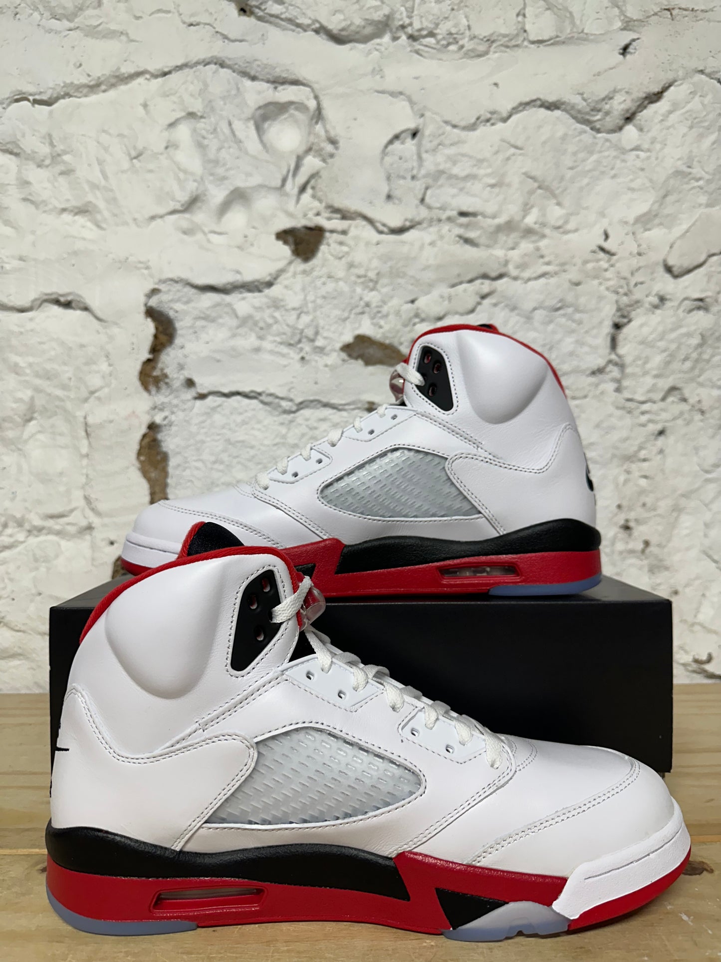 Air Jordan 5 Fire Red Black Tongue (2025) Sz 12 DS