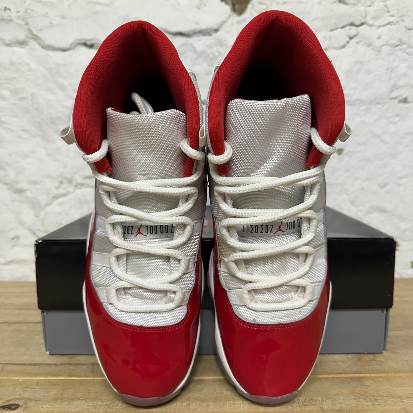 Air Jordan 11 Cherry Sz 11