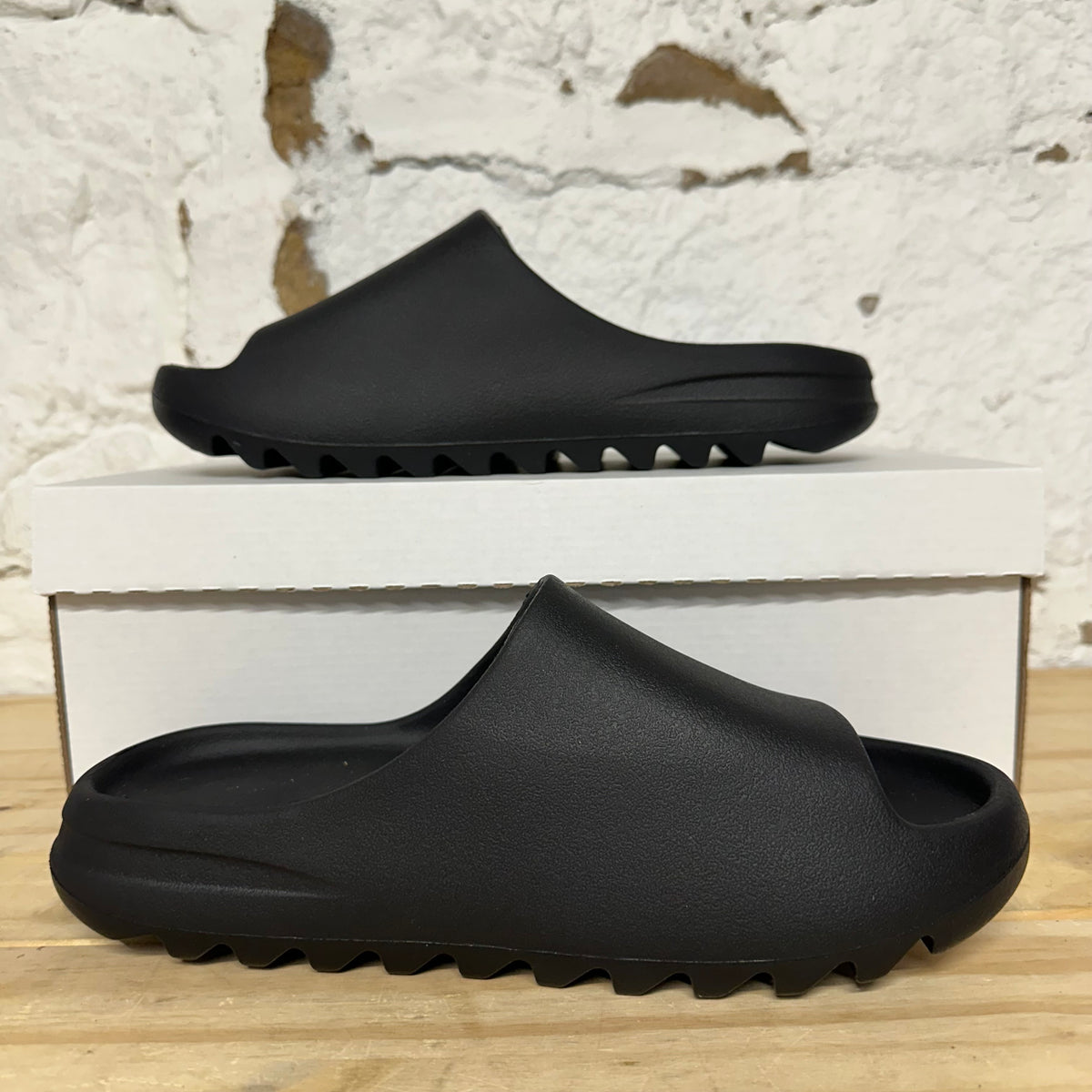 Yeezy Slide 01 Black Sz 10 DS