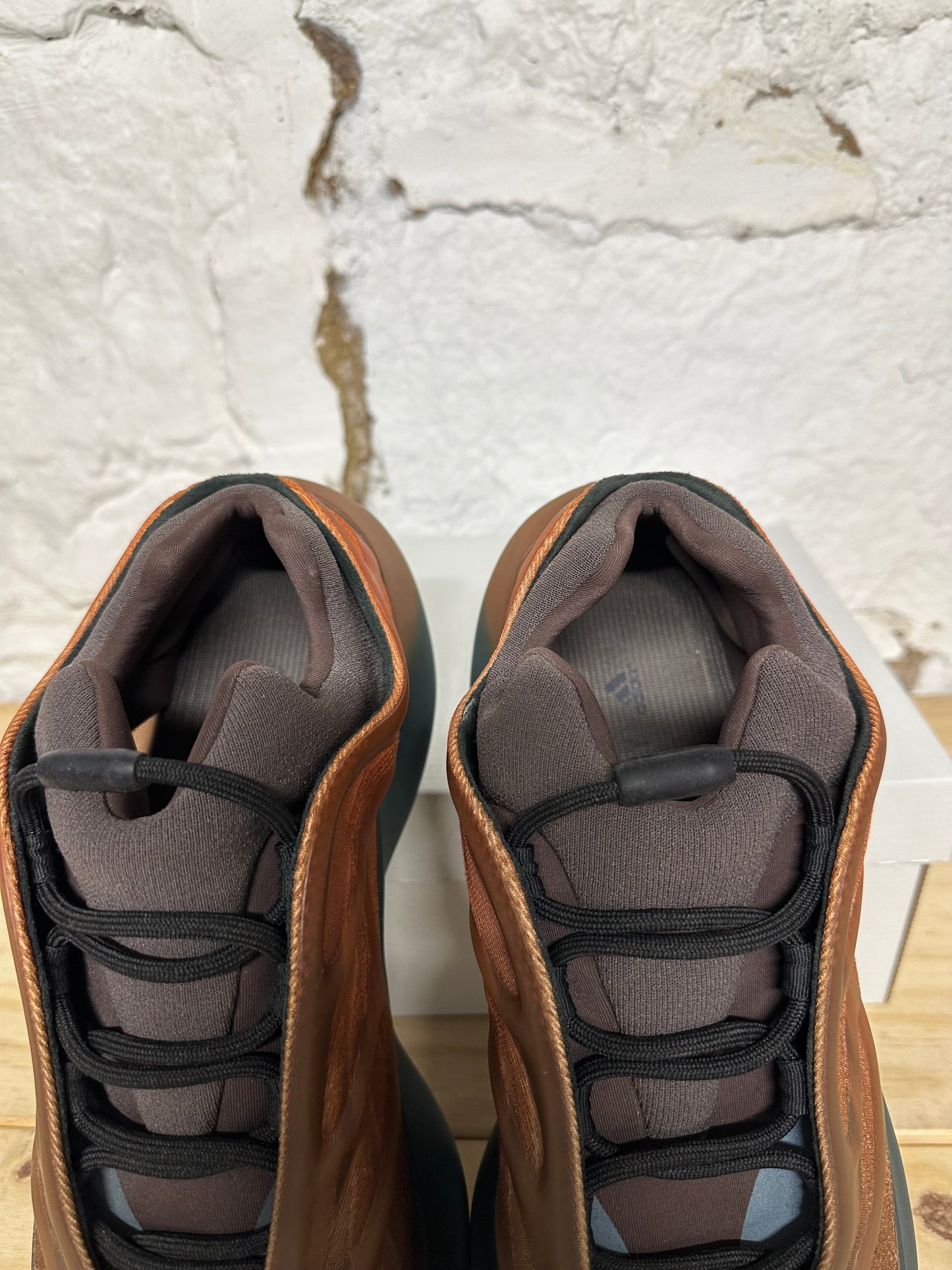 Yeezy 700 V3 Copper Fade Sz 14