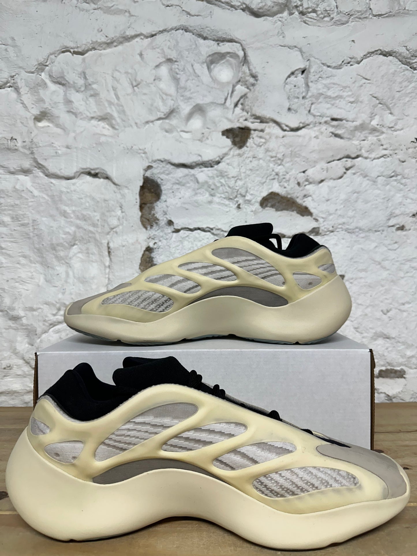 Yeezy 700 V3 Azael Sz 14