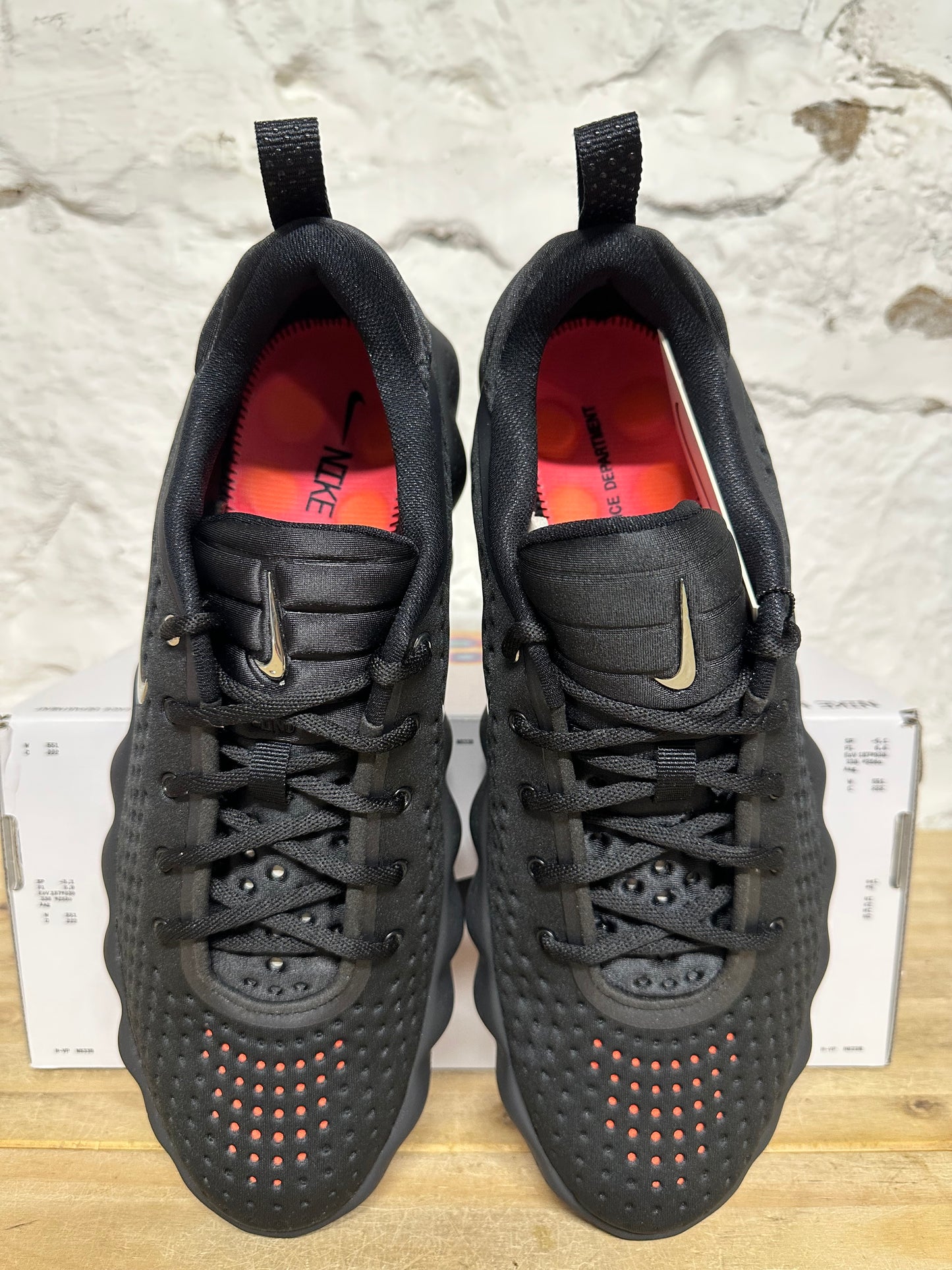 Nike Mind 002 Black Hyper Crimson Sz 12 DS