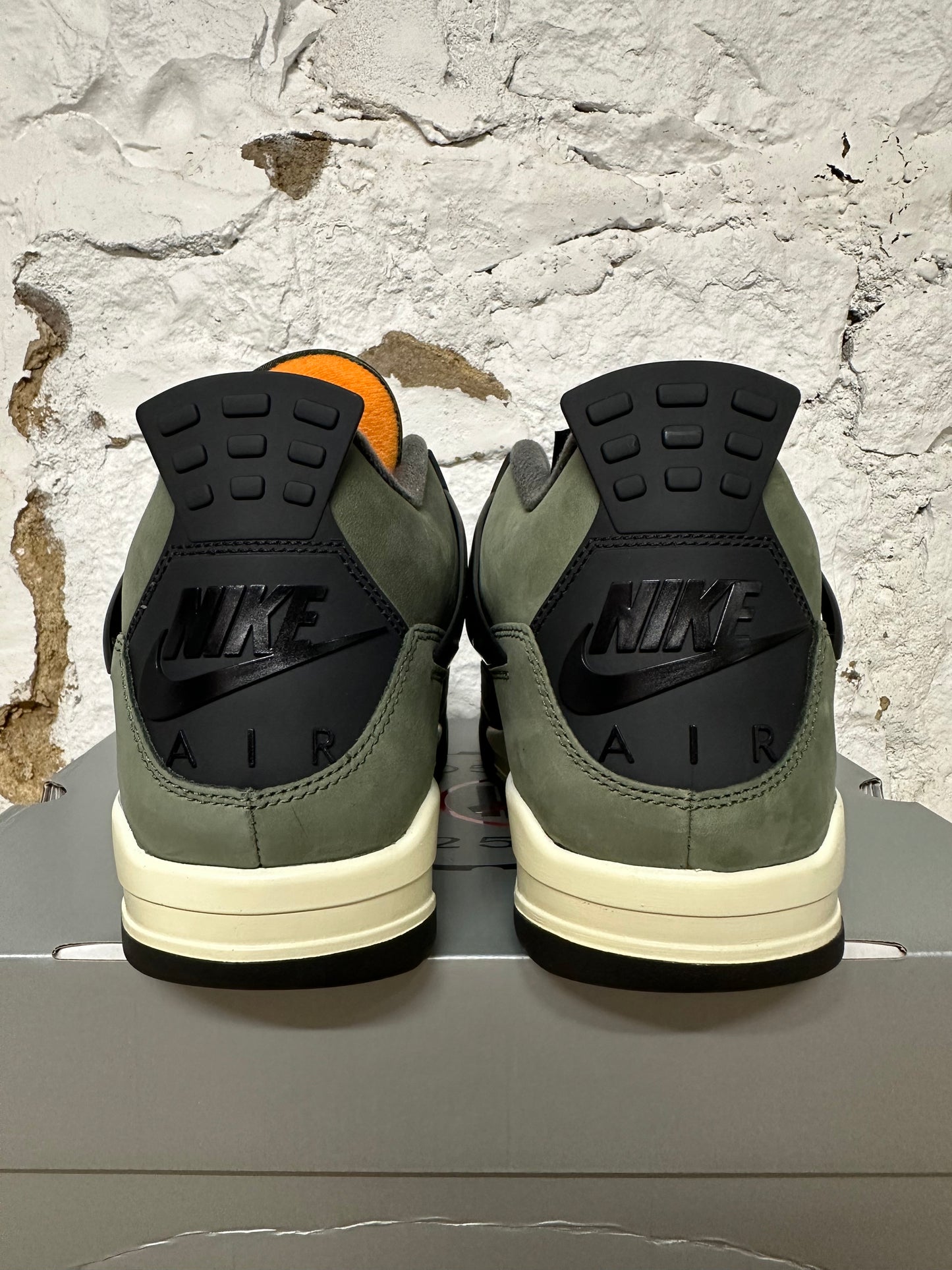 Air Jordan 4 Undefeated Sz 13 DS