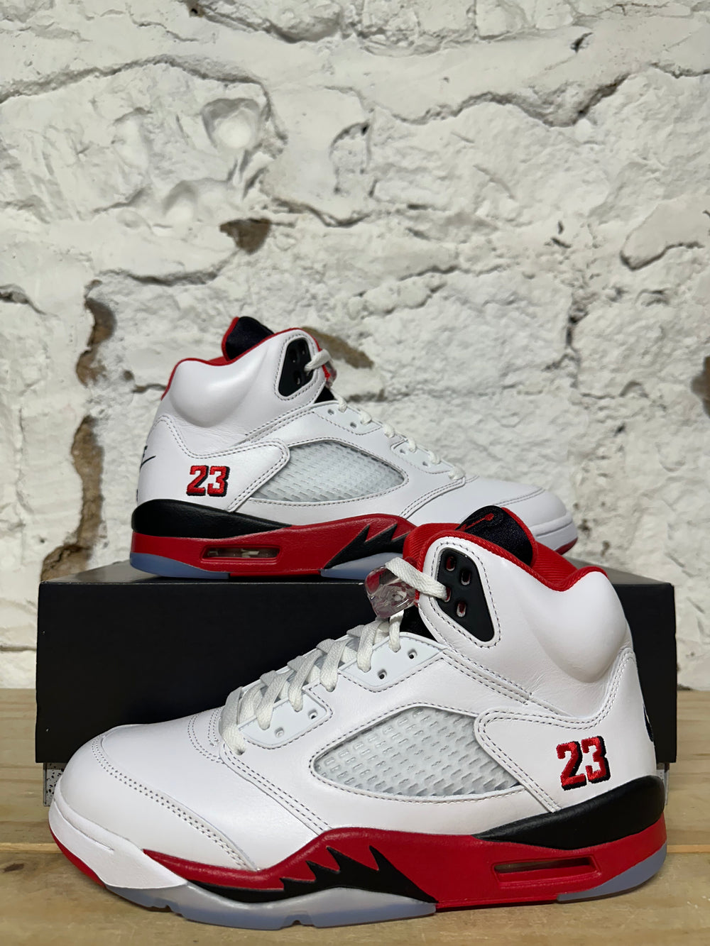 Air Jordan 5 Fire Red Black Tongue (2025) Sz 9 DS