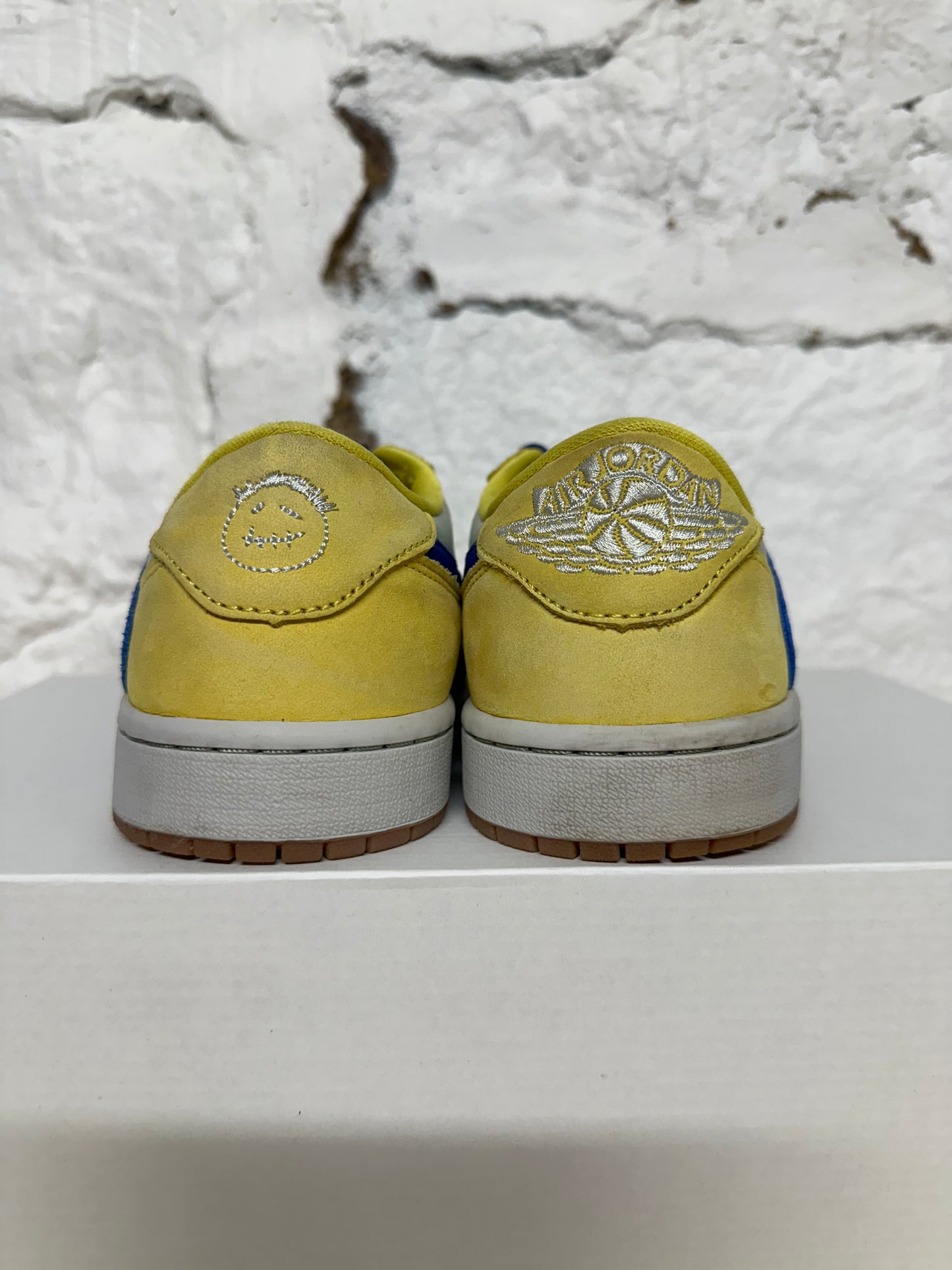 Air Jordan 1 Low Travis Scott Canary Sz 7 (8.5W)