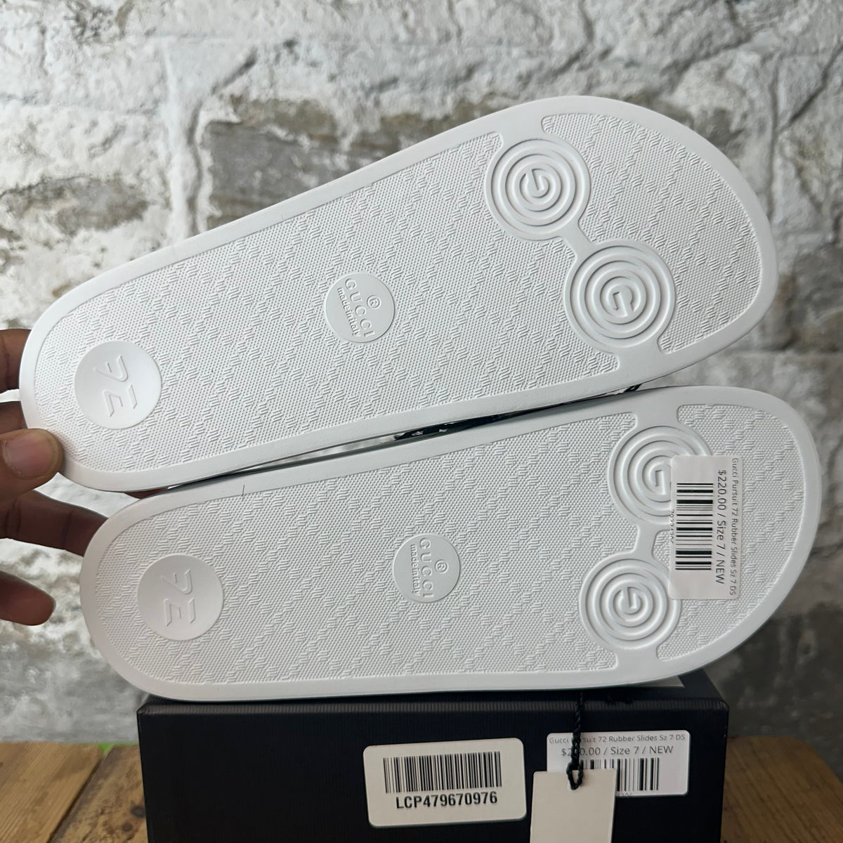 Gucci Pursuit 72 Rubber Slides Sz 7 DS