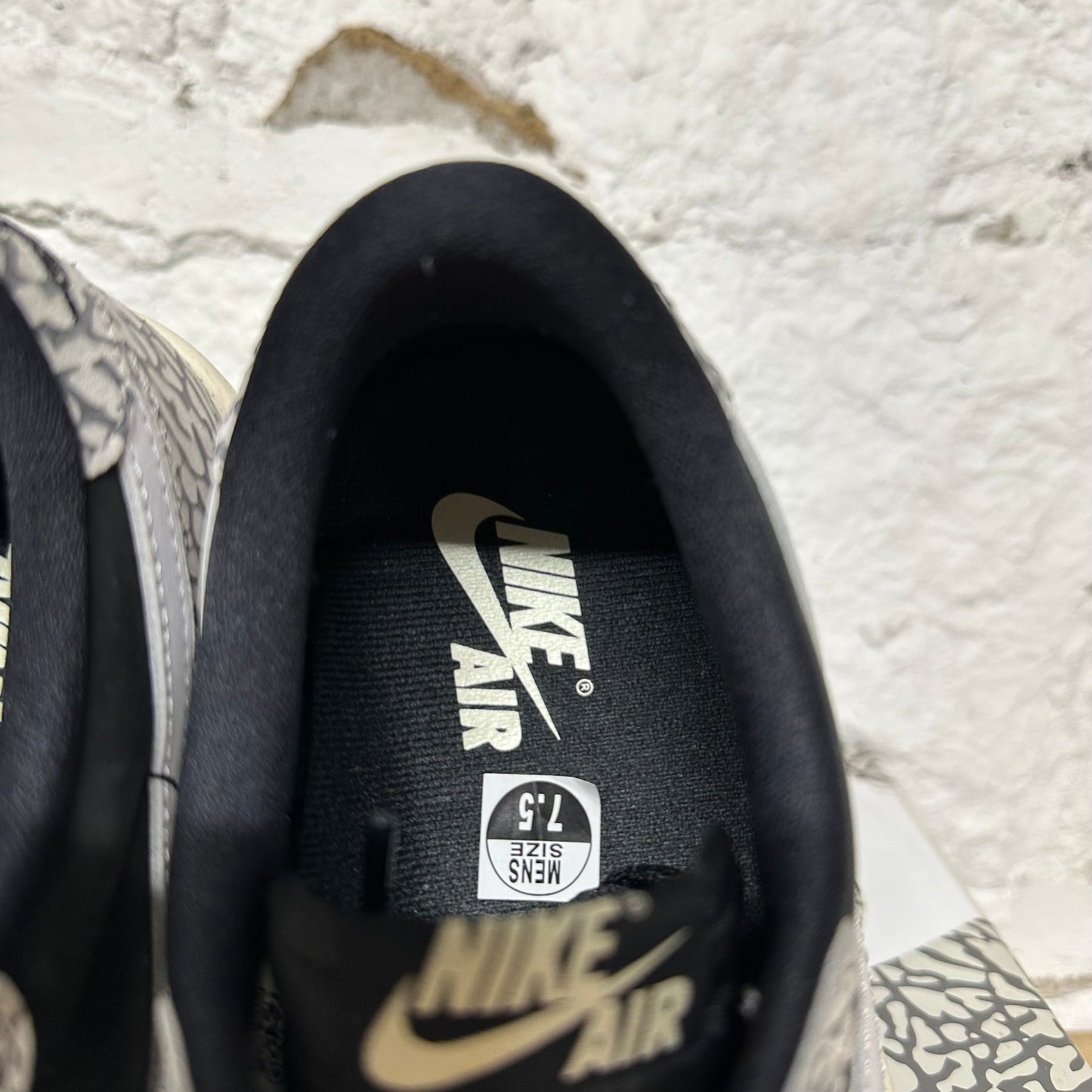 Air Jordan 1 Low Black Cement Sz 7.5