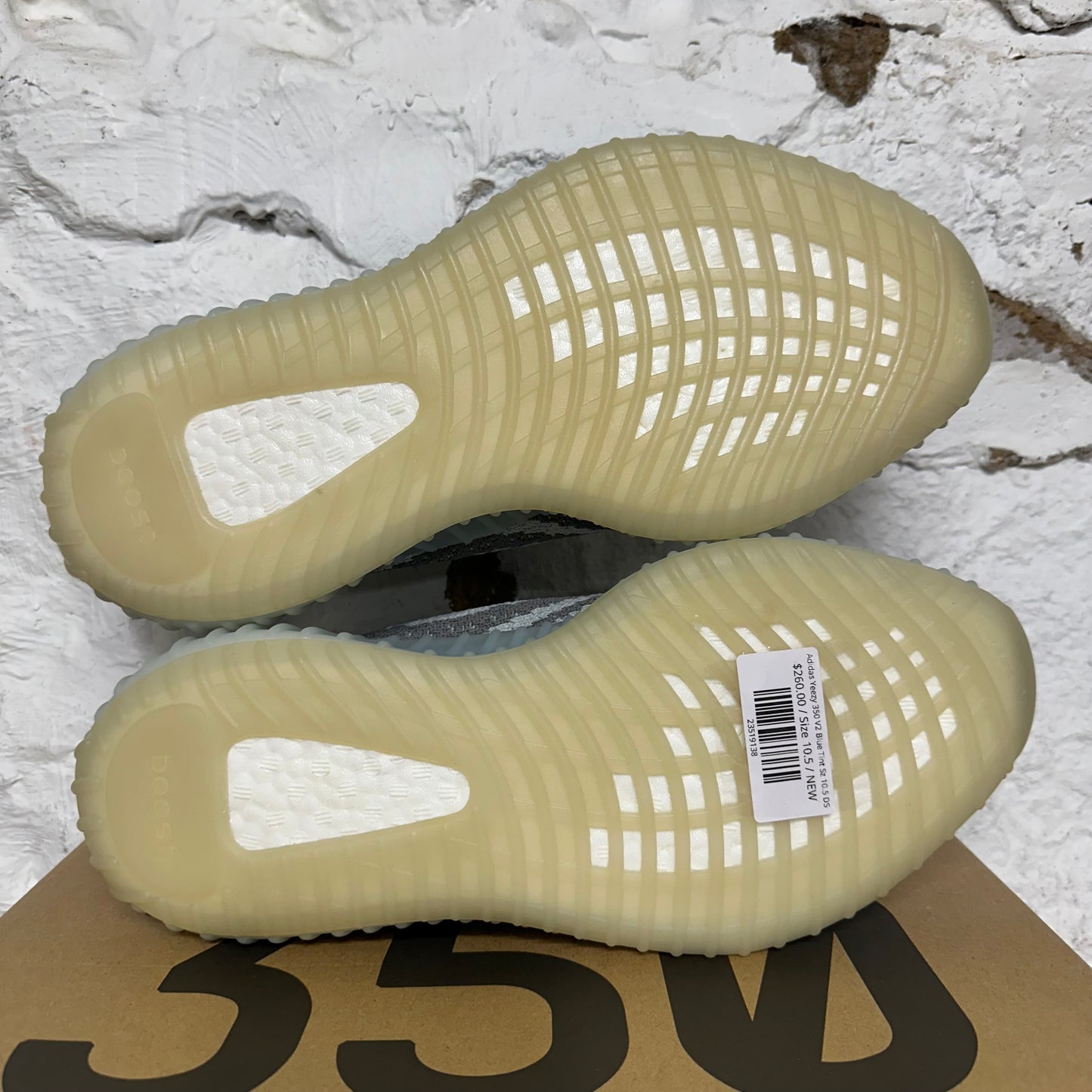 Yeezy 350 V2 Blue Tint Sz 10.5 DS