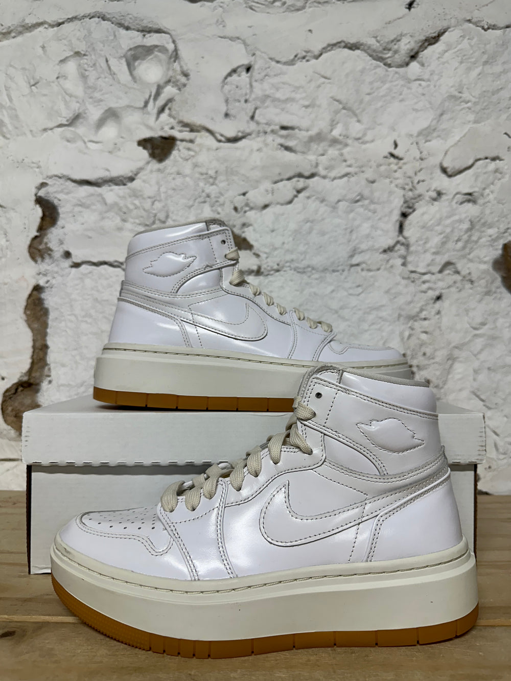Air Jordan 1 Elevate White Gum Sz 7 (8.5W)