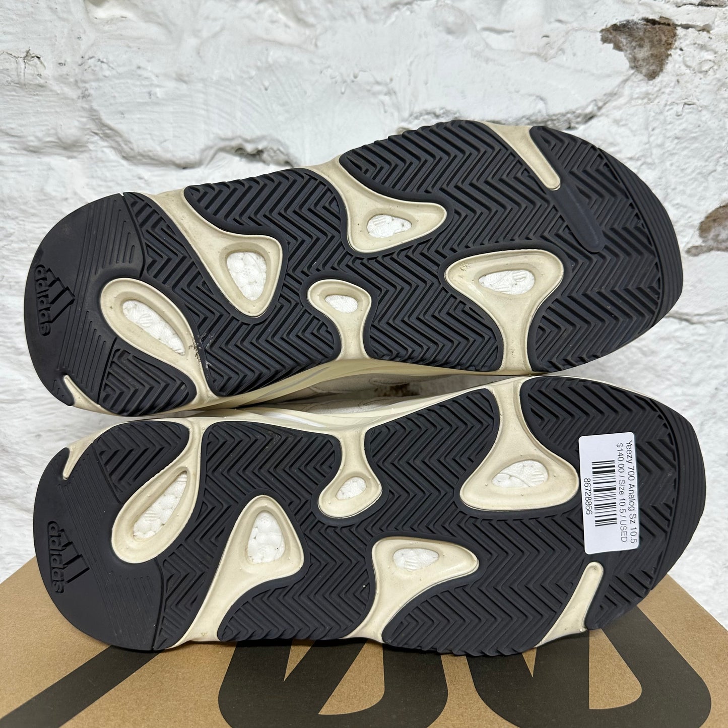 Yeezy 700 Analog Sz 10.5