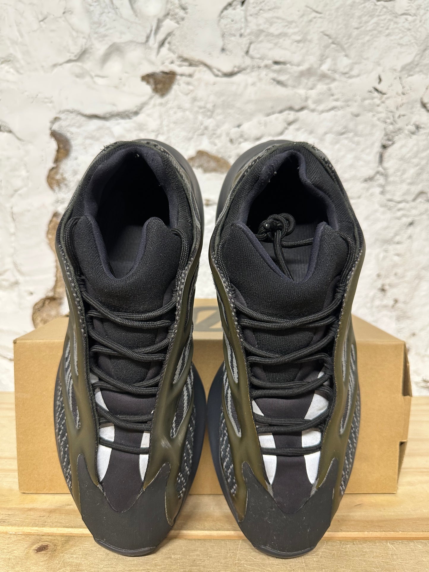 Yeezy 700 V3 Alvah Sz 11.5