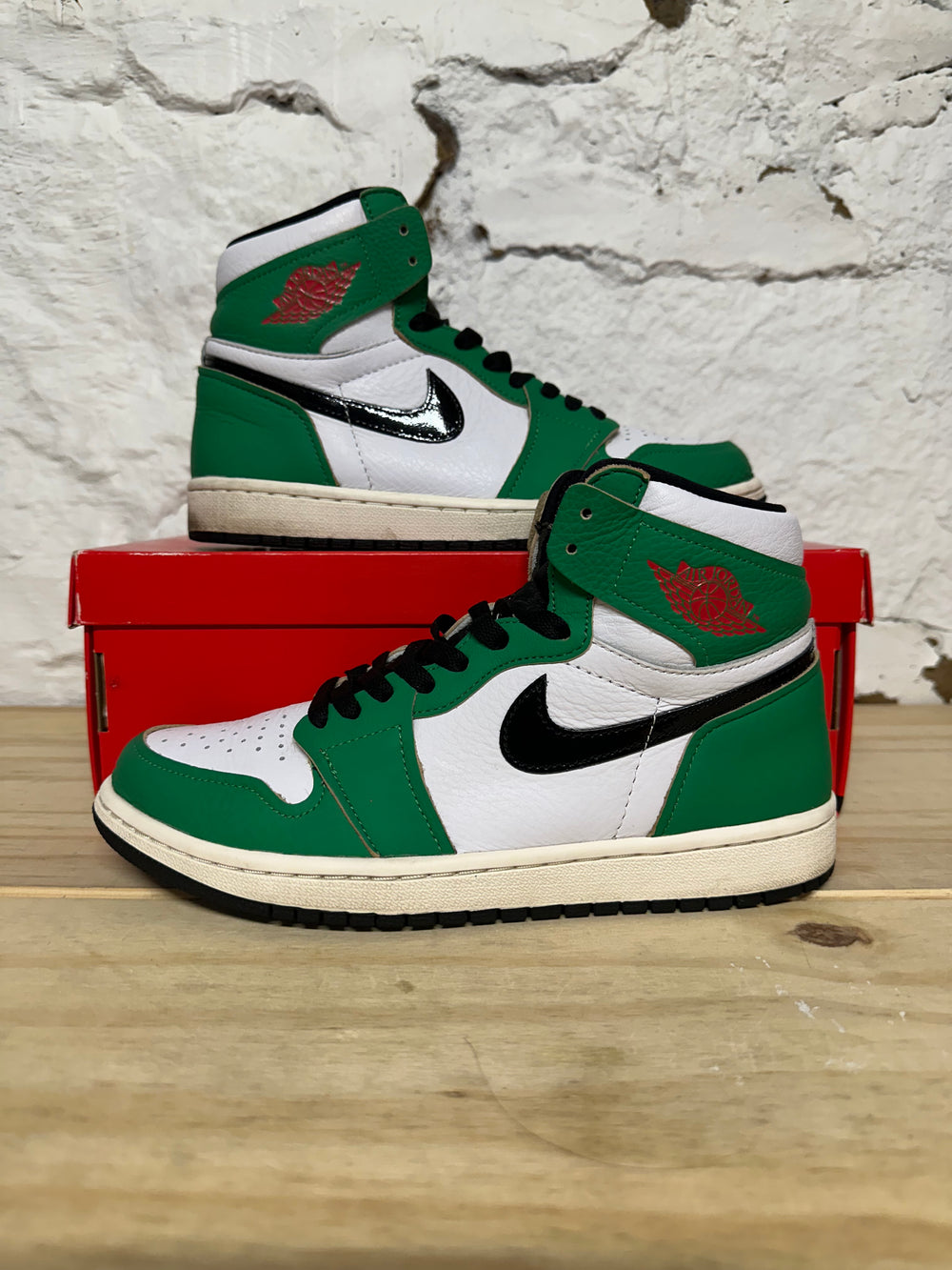 Air Jordan 1 High Lucky Green Sz 7 (8.5W)
