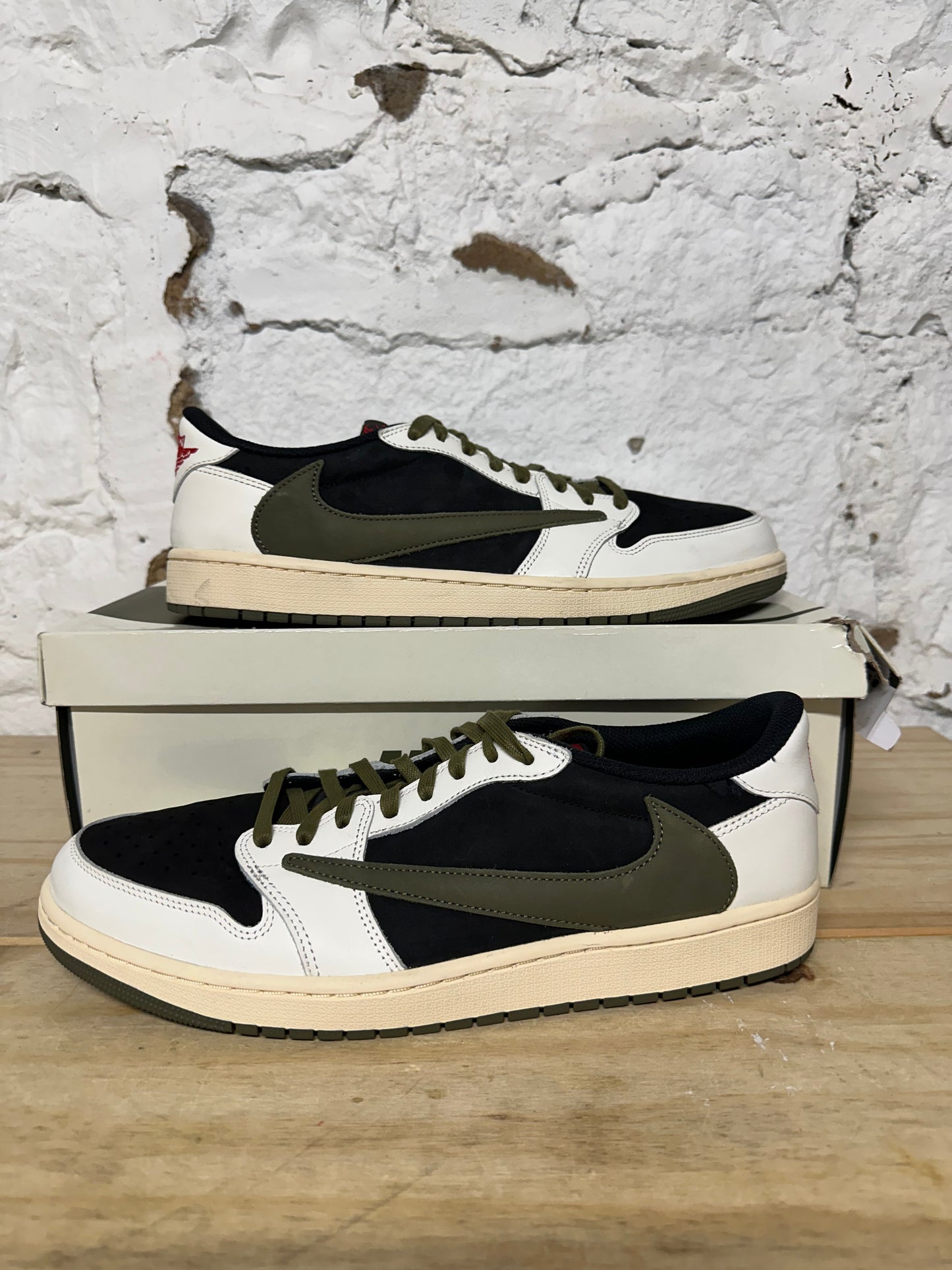 Air Jordan 1 Low Travis Scott Olive Sz 12.5 (14W)