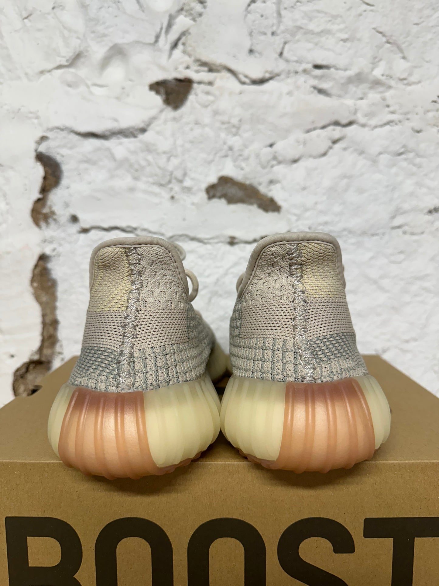 Yeezy 350 V2 Citrin Sz 9 DS