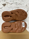 Yeezy Foam Runner Clay Red Sz 9 DS